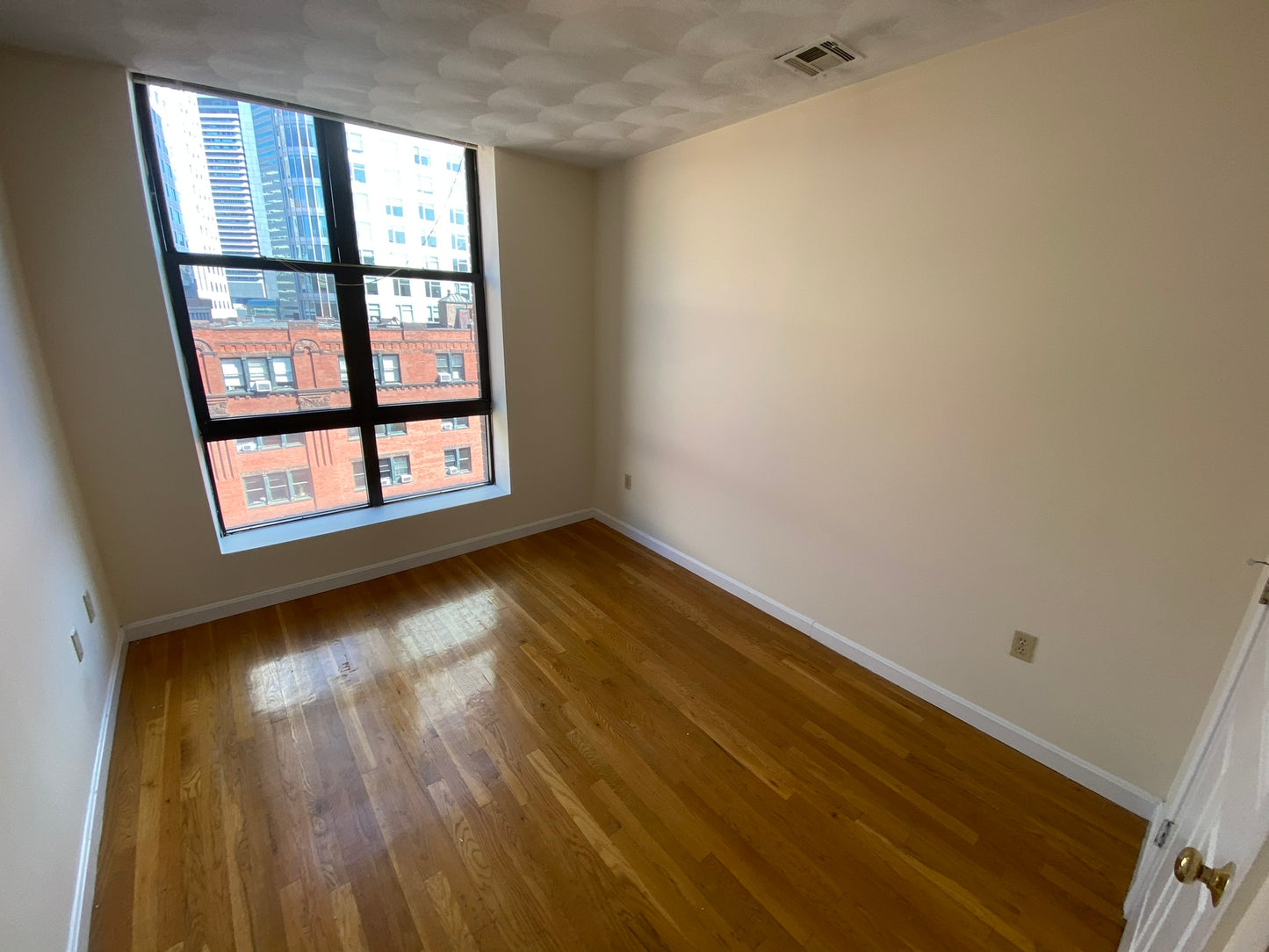 APPLICATION PENDING $2,650 / 1br - 381ft2 - ➽Airy Chinatown 1 Bedroom Available July! (Chinatown)