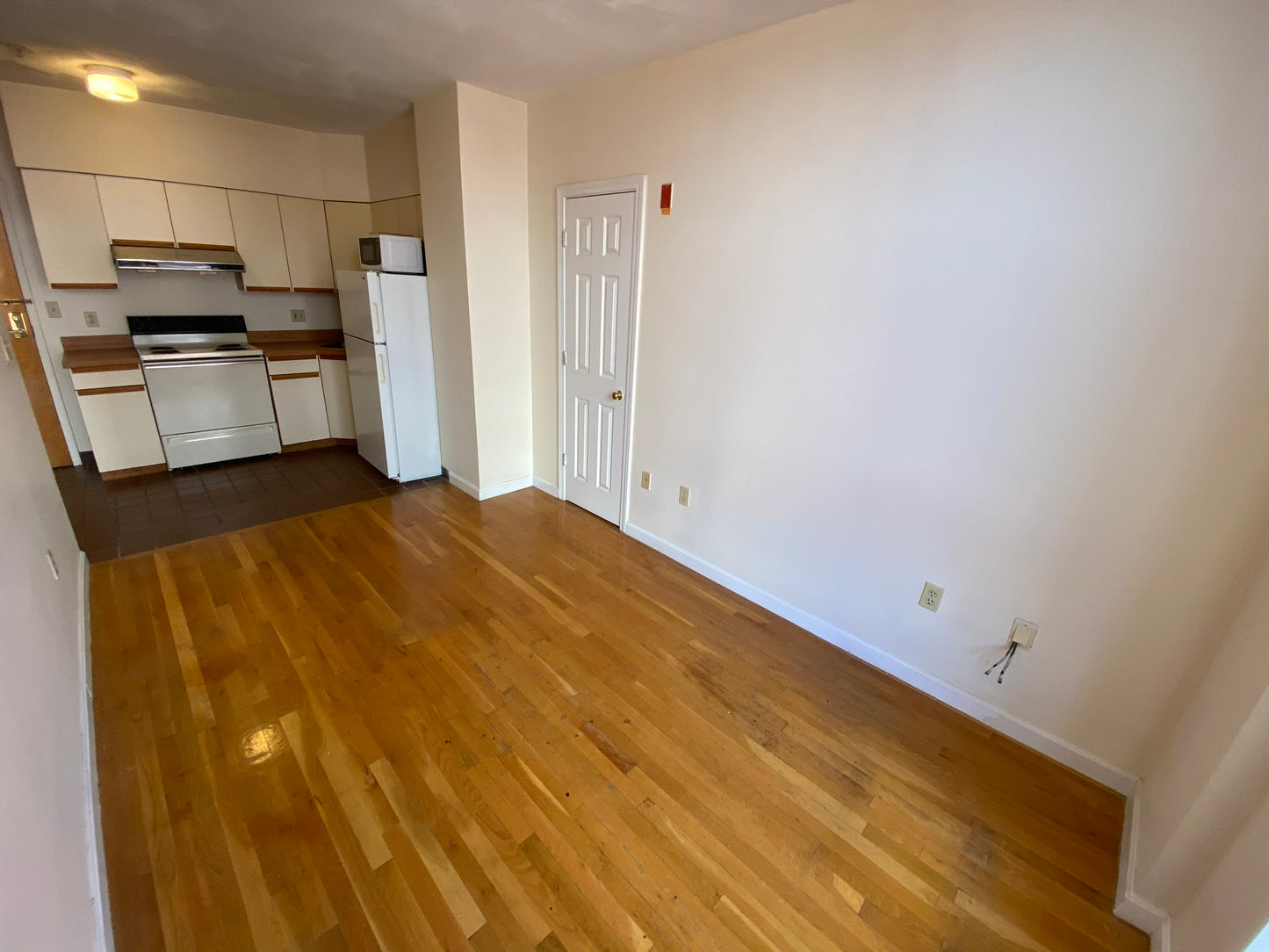 $2,650 / 1br - 381ft2 - ➽Quaint Chinatown 1 Bedroom Available July! (Chinatown)