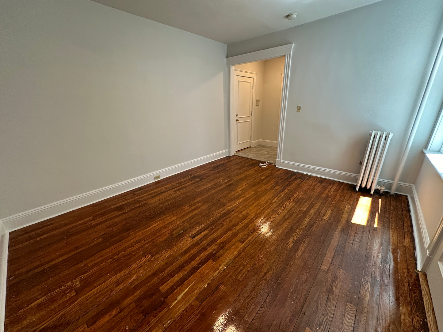 $2,200 / 345ft2 - ➽Cozy Mission Hill Studio Available May! HT & HW Included! (Mission Hill)