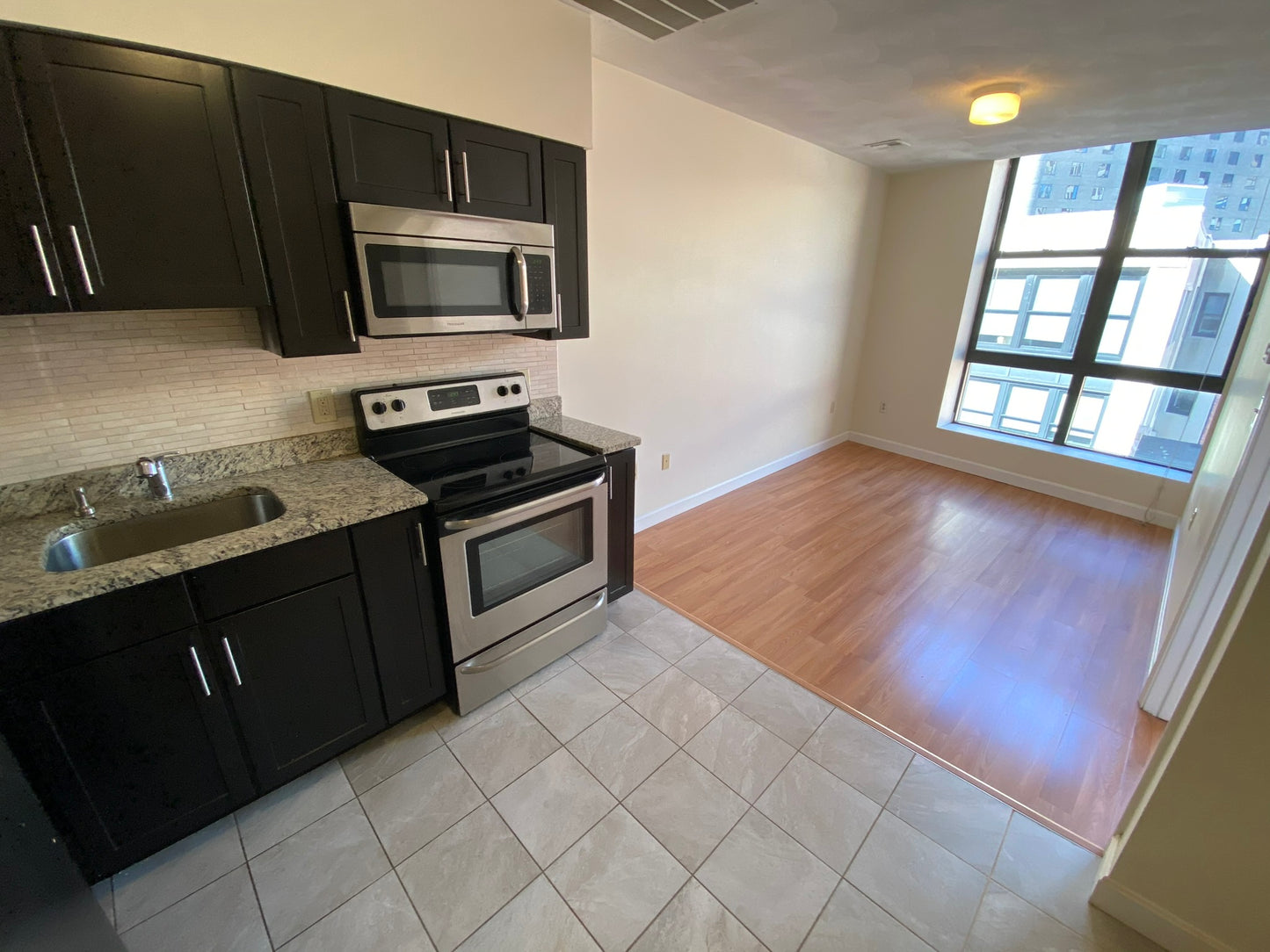 $2,650 / 1br - 337ft2 - ➽Deluxe Top Floor Chinatown 1 Bedroom Available July! (Chinatown)