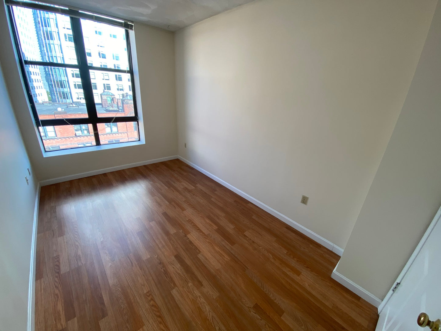 $3,200 / 2br - 493ft2 - ➽Dashing Chinatown Top Floor 2 Bedroom Available July! (Chinatown)