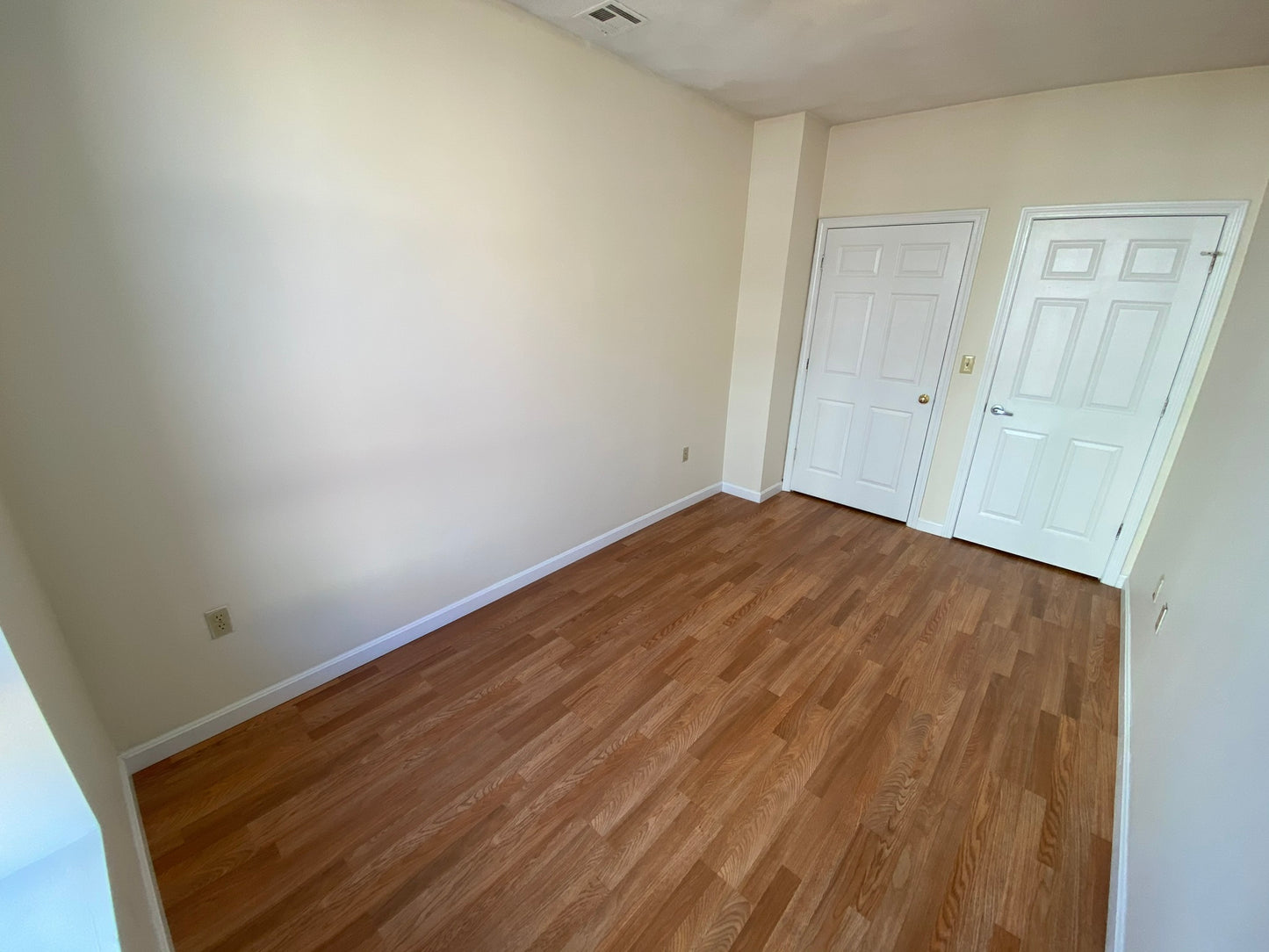 $3,200 / 2br - 493ft2 - ➽Dashing Chinatown Top Floor 2 Bedroom Available July! (Chinatown)