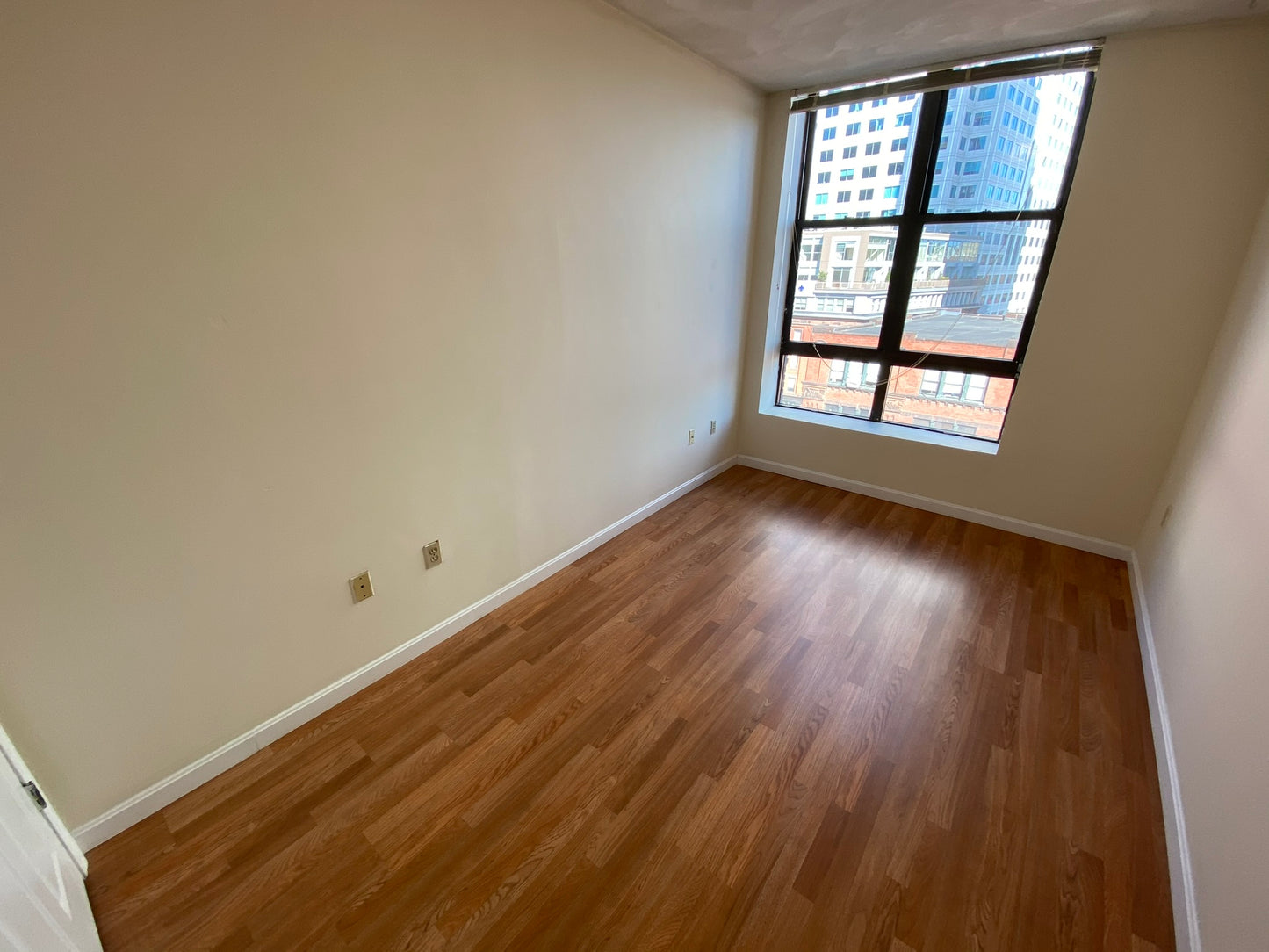 $3,200 / 2br - 493ft2 - ➽Dashing Chinatown Top Floor 2 Bedroom Available July! (Chinatown)