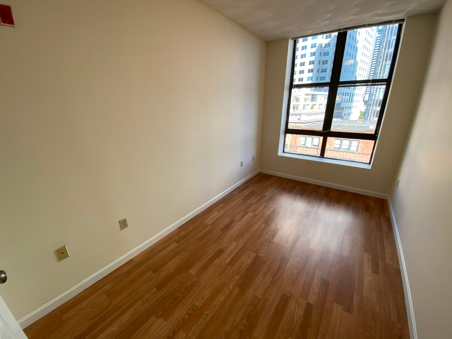 $3,200 / 2br - 493ft2 - ➽Dashing Chinatown Top Floor 2 Bedroom Available July! (Chinatown)