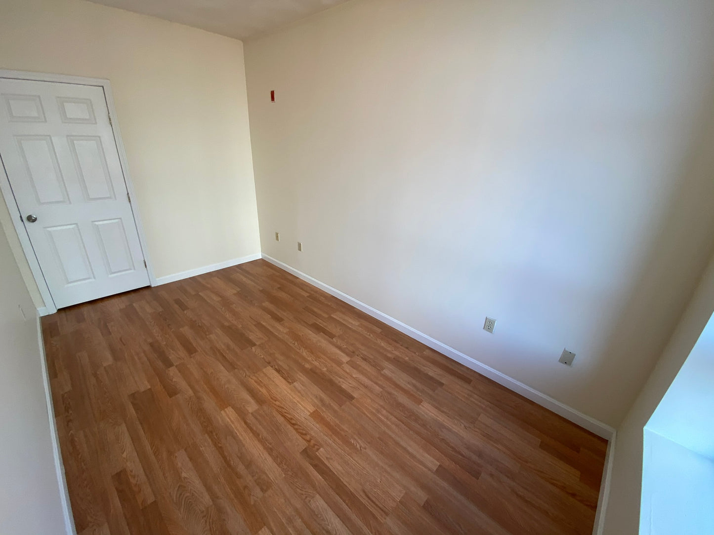 $3,200 / 2br - 493ft2 - ➽Dashing Chinatown Top Floor 2 Bedroom Available July! (Chinatown)