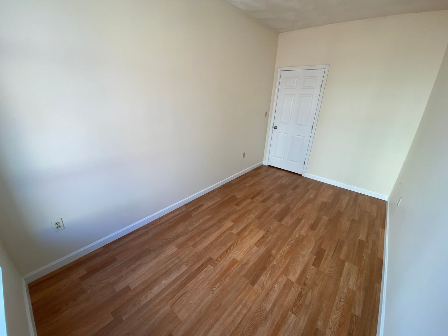 $3,200 / 2br - 493ft2 - ➽Dashing Chinatown Top Floor 2 Bedroom Available July! (Chinatown)