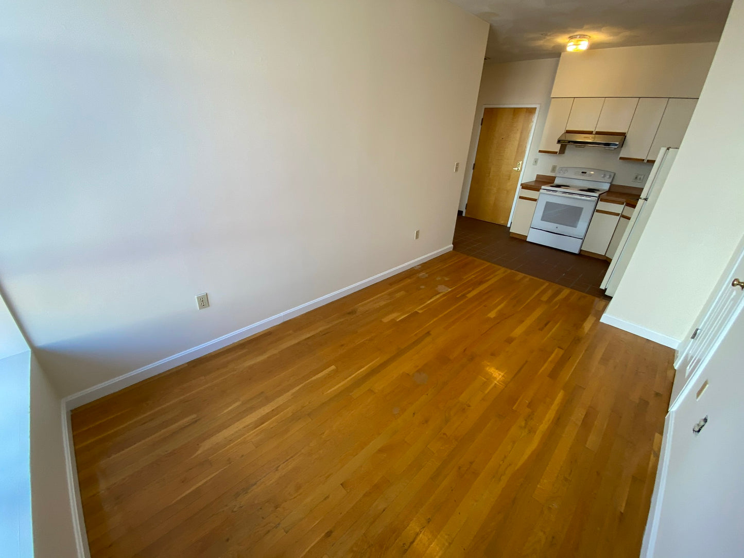 APPLICATION PENDING $2,700 / 1br - 381ft2 - ➽Superior Chinatown 1 Bedroom Available September! (Chinatown)