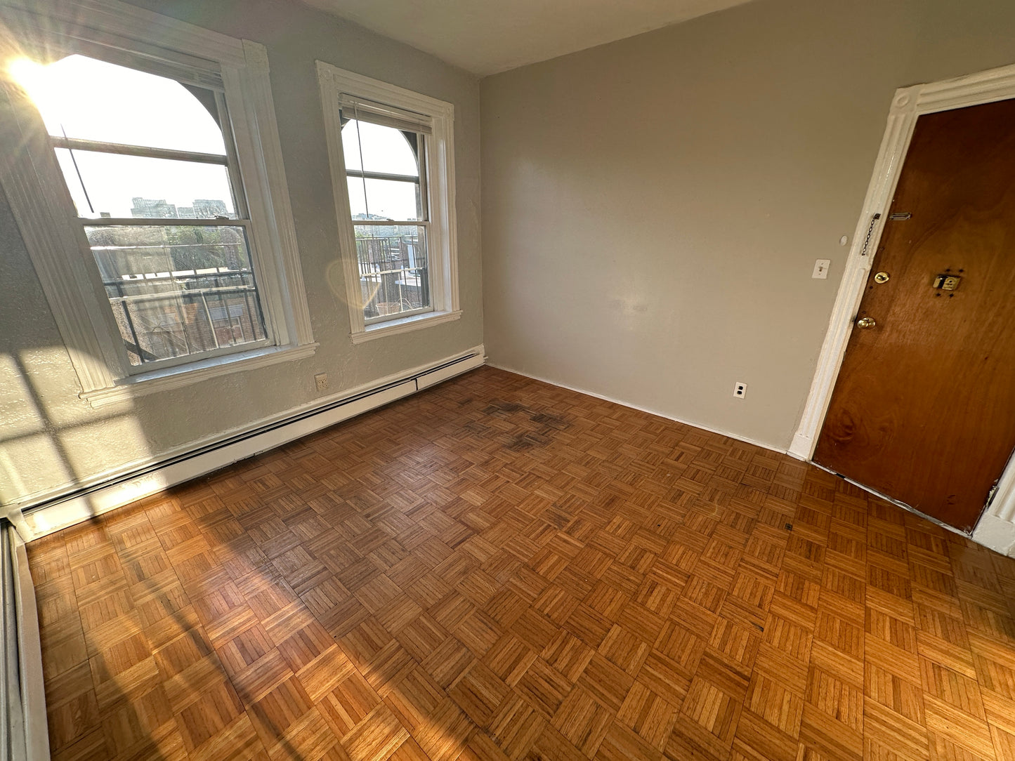 APPLICATION PENDING $2,000 ➽Airy Beacon Hill Top Floor Studio Available Now! HT & HW Included! (Beacon Hill)