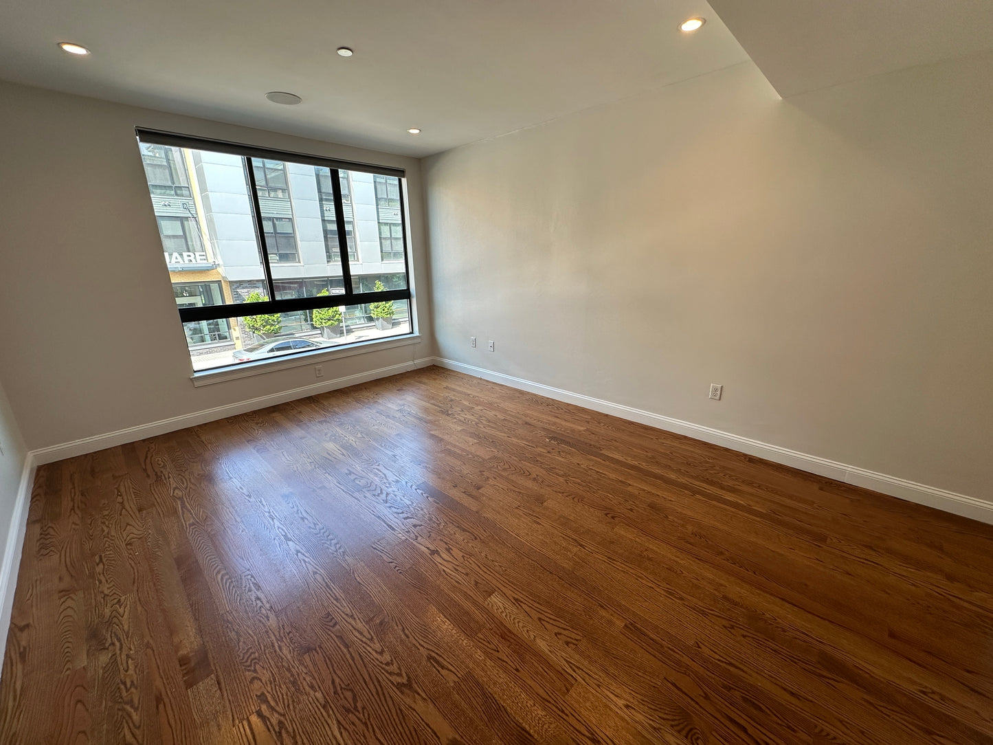 $4,400 / 2br - 1155ft2 - ➽Dazzling South Boston/Seaport 2 Bedroom 2 Bath Available 9/15! No Fee! (South Boston)