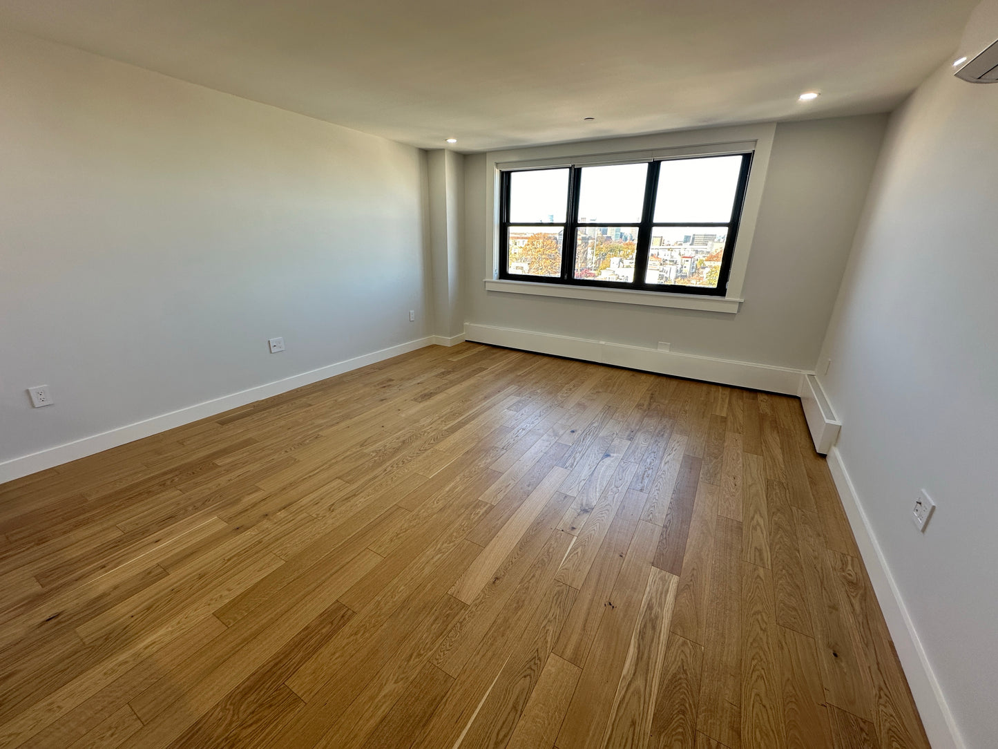 APPLICATION PENDING $4,800 / 3br - 1035ft2 - ➽Deluxe South Boston 3 Bedroom 1.5 Bath w/In Unit W/D! Pet-Friendly! (South Boston)