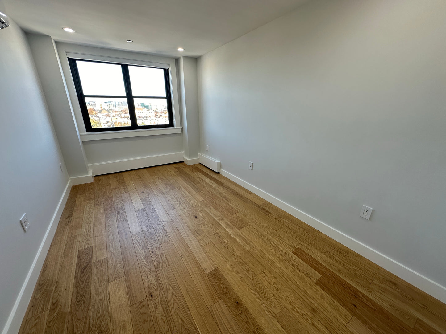 APPLICATION PENDING $4,800 / 3br - 1035ft2 - ➽Deluxe South Boston 3 Bedroom 1.5 Bath w/In Unit W/D! Pet-Friendly! (South Boston)