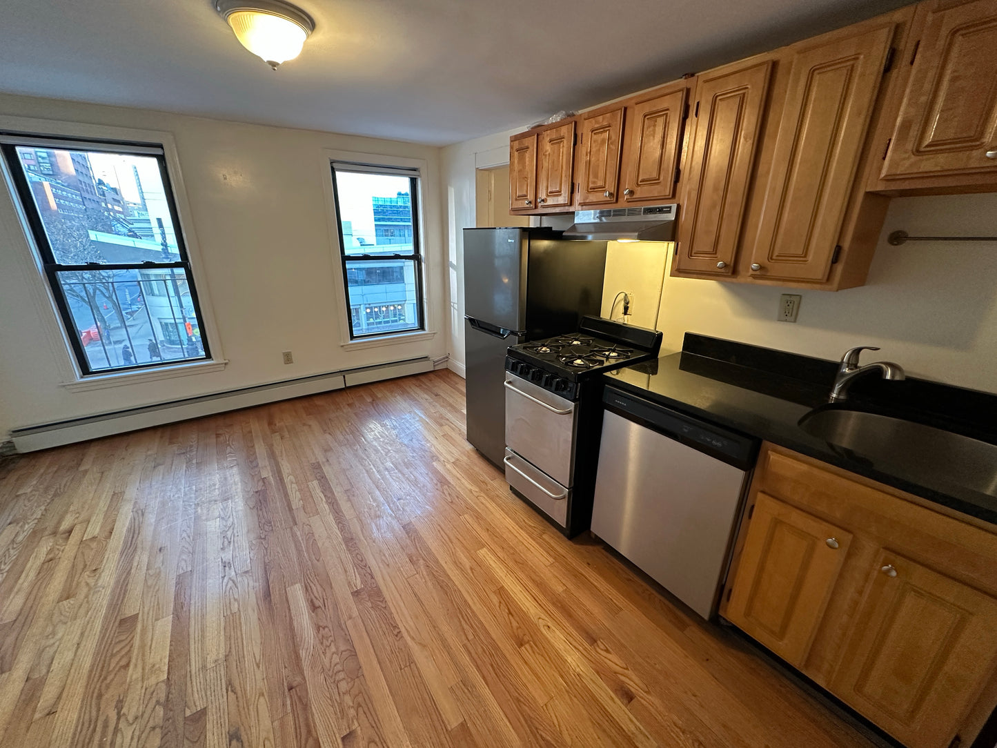 $2,450 / 363ft2 - ➼Charming Beacon Hill 2 Room Studio w/No Fee! Available Now! (Beacon Hill)