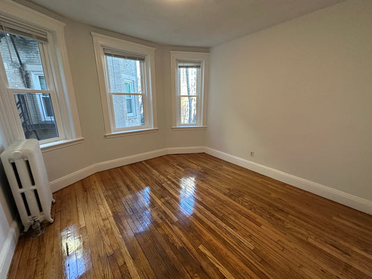 $2,350 / 349ft2 - ➽Charming Mission Hill Studio Available March! No Fee! (Mission Hill)