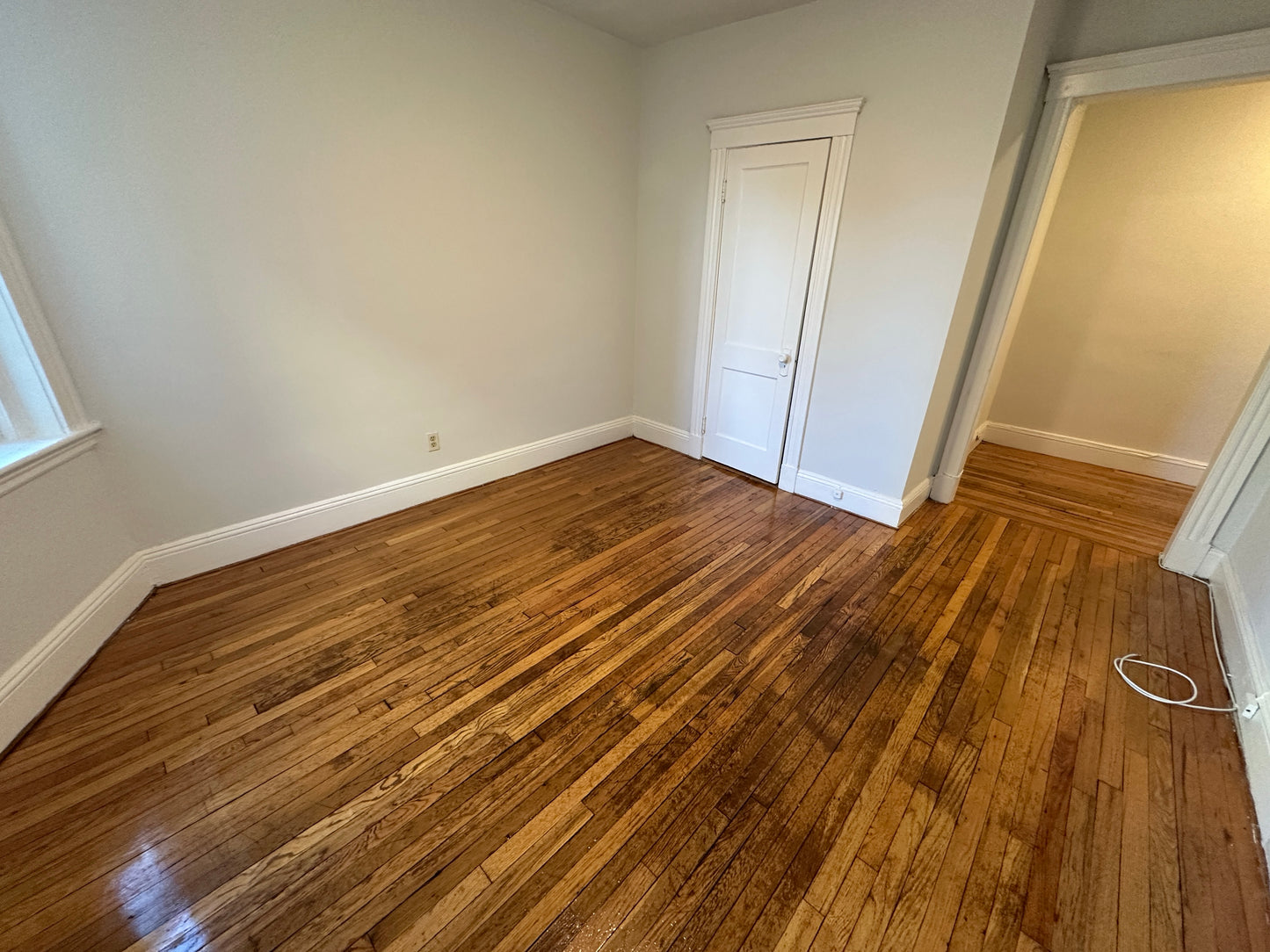 $2,350 / 349ft2 - ➽Charming Mission Hill Studio Available March! No Fee! (Mission Hill)