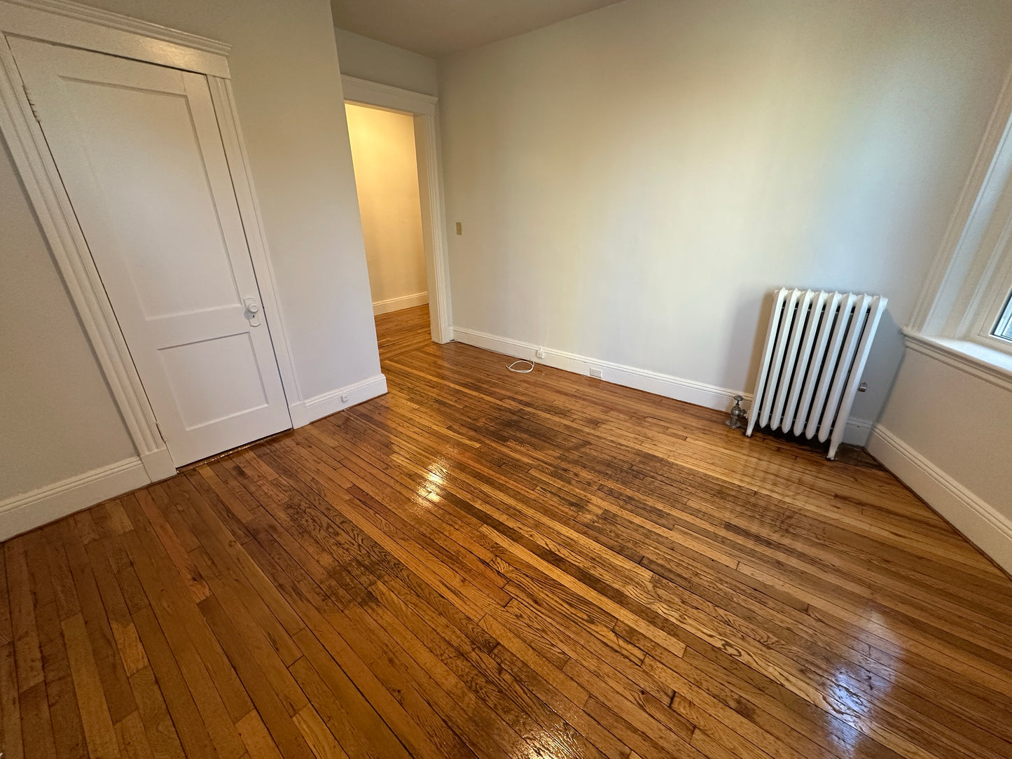 $2,350 / 349ft2 - ➽Charming Mission Hill Studio Available March! No Fee! (Mission Hill)
