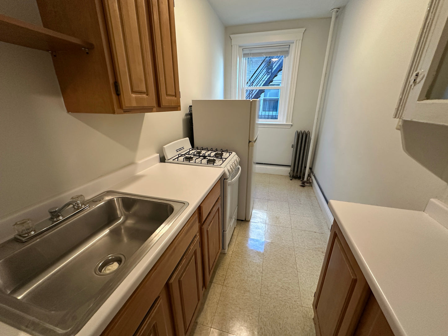 $2,350 / 349ft2 - ➽Charming Mission Hill Studio Available March! No Fee! (Mission Hill)