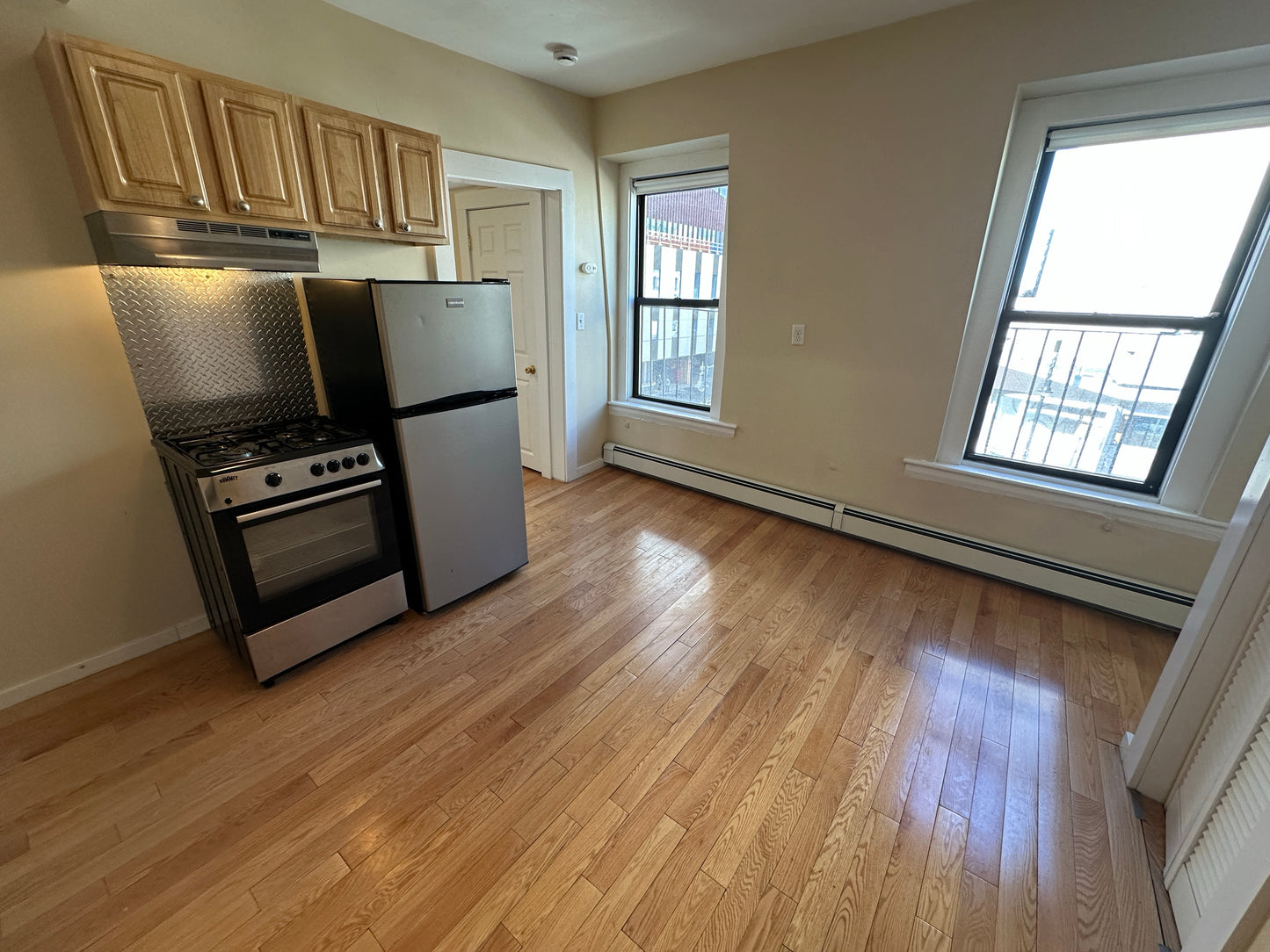 $2,450 / 379ft2 - ➼Bright Beacon Hill 2 Room Studio w/No Fee! Available Now! (Beacon Hill)