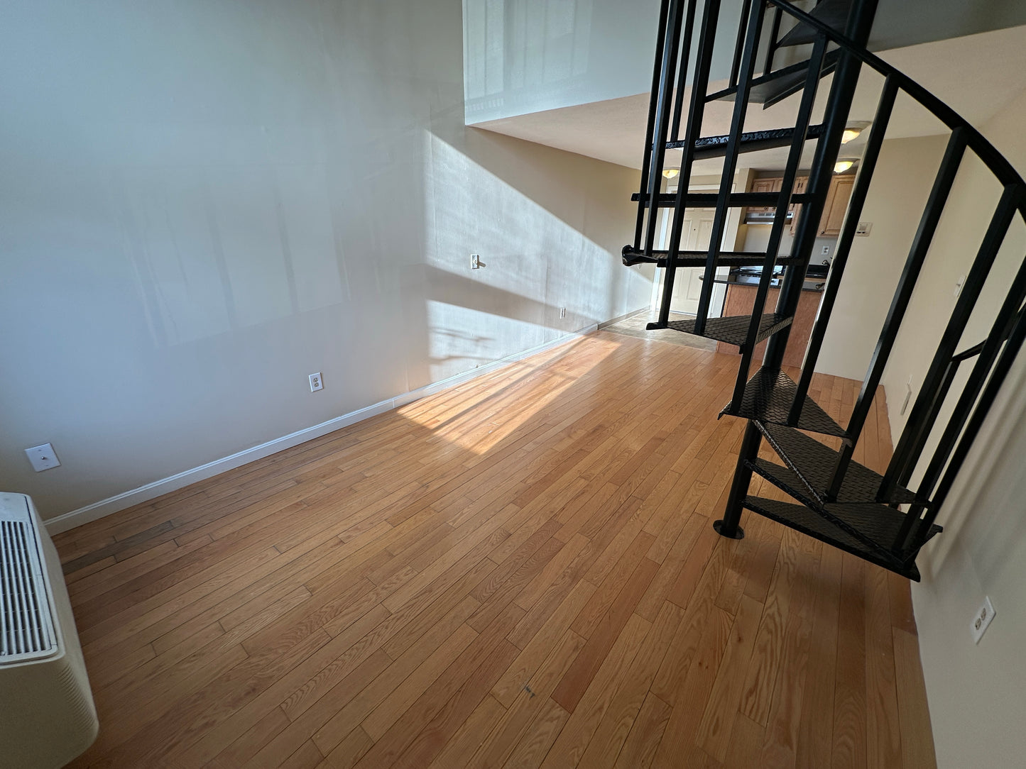 APPLICATION PENDING $2,350 / 446ft2 - ➽Alluring Andrew Square Studio Loft w/No Fee! (Andrew Square)