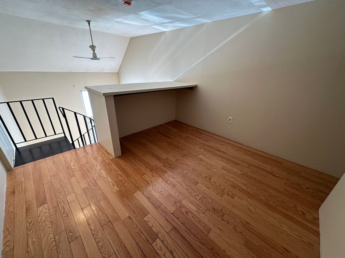 APPLICATION PENDING $2,350 / 446ft2 - ➽Alluring Andrew Square Studio Loft w/No Fee! (Andrew Square)