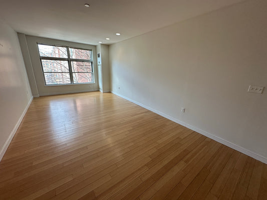 $4,500 / 2br - 1199ft2 - ➽Gorgeous South End Top Floor 2 Bedroom Available August! No Fee! (South End)