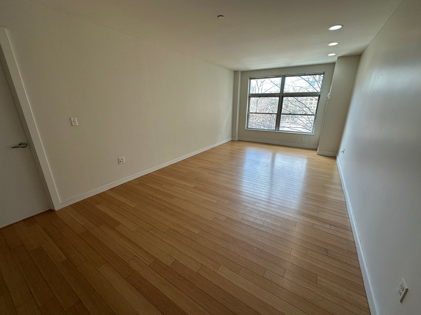 $4,500 / 2br - 1199ft2 - ➽Gorgeous South End Top Floor 2 Bedroom Available August! No Fee! (South End)