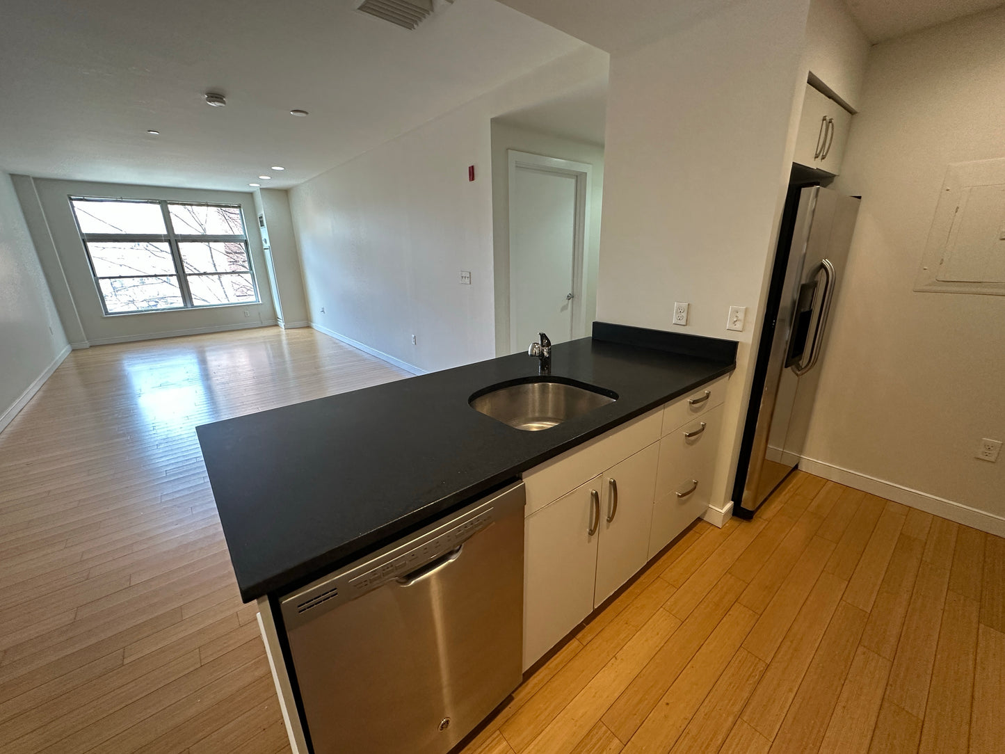 $4,500 / 2br - 1199ft2 - ➽Gorgeous South End Top Floor 2 Bedroom Available August! No Fee! (South End)