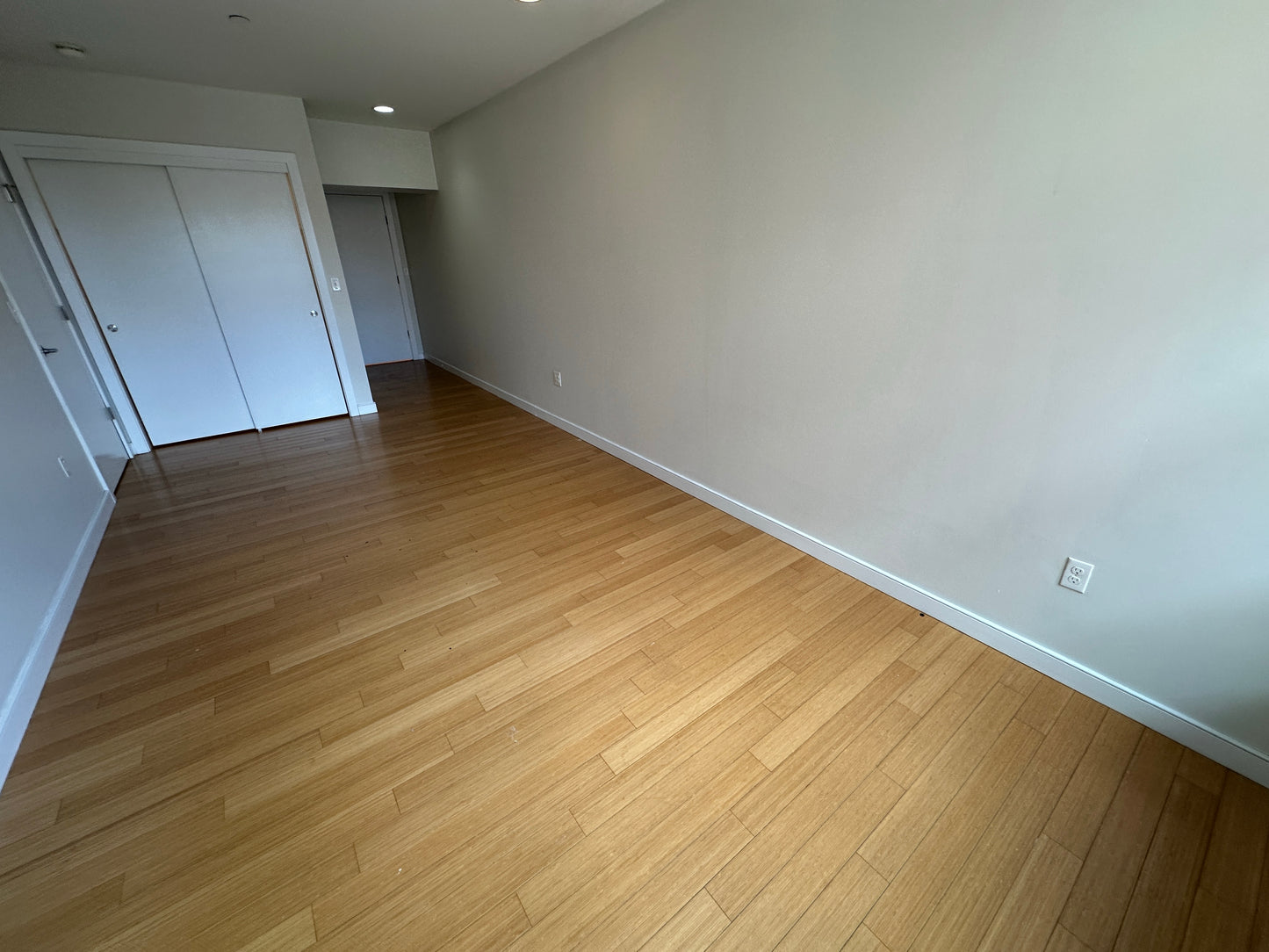 $4,500 / 2br - 1199ft2 - ➽Gorgeous South End Top Floor 2 Bedroom Available August! No Fee! (South End)