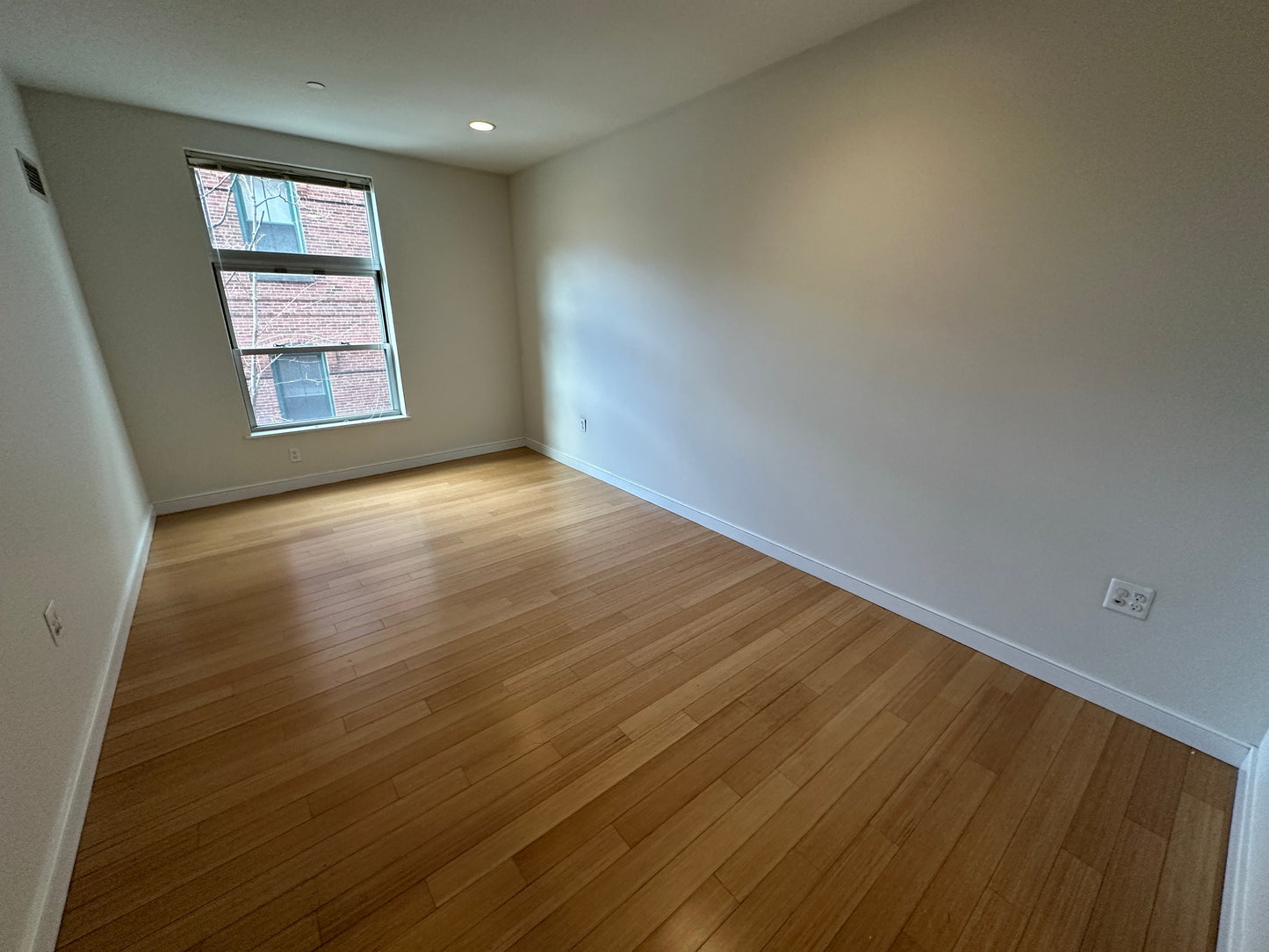 $4,500 / 2br - 1199ft2 - ➽Gorgeous South End Top Floor 2 Bedroom Available August! No Fee! (South End)