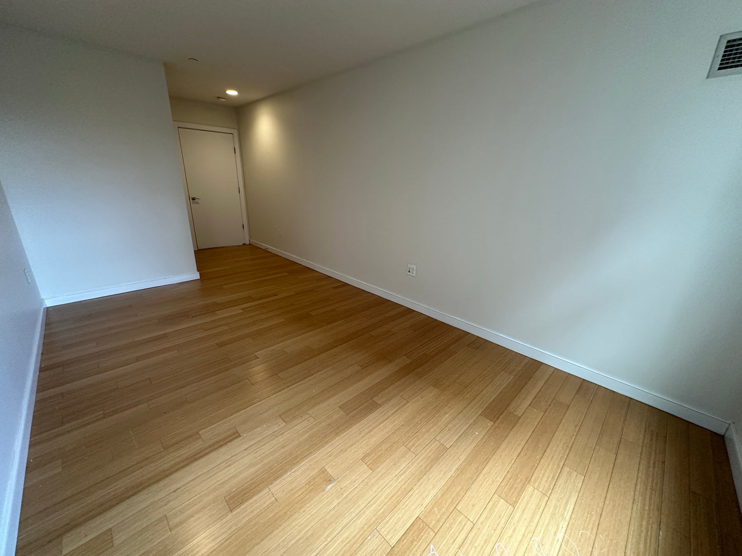 $4,500 / 2br - 1199ft2 - ➽Gorgeous South End Top Floor 2 Bedroom Available August! No Fee! (South End)