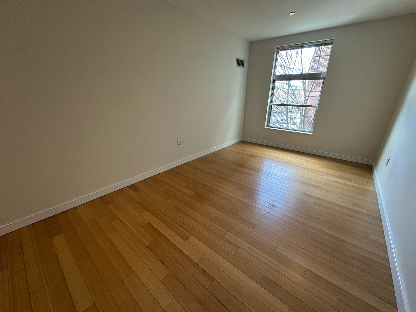 $4,500 / 2br - 1199ft2 - ➽Gorgeous South End Top Floor 2 Bedroom Available August! No Fee! (South End)