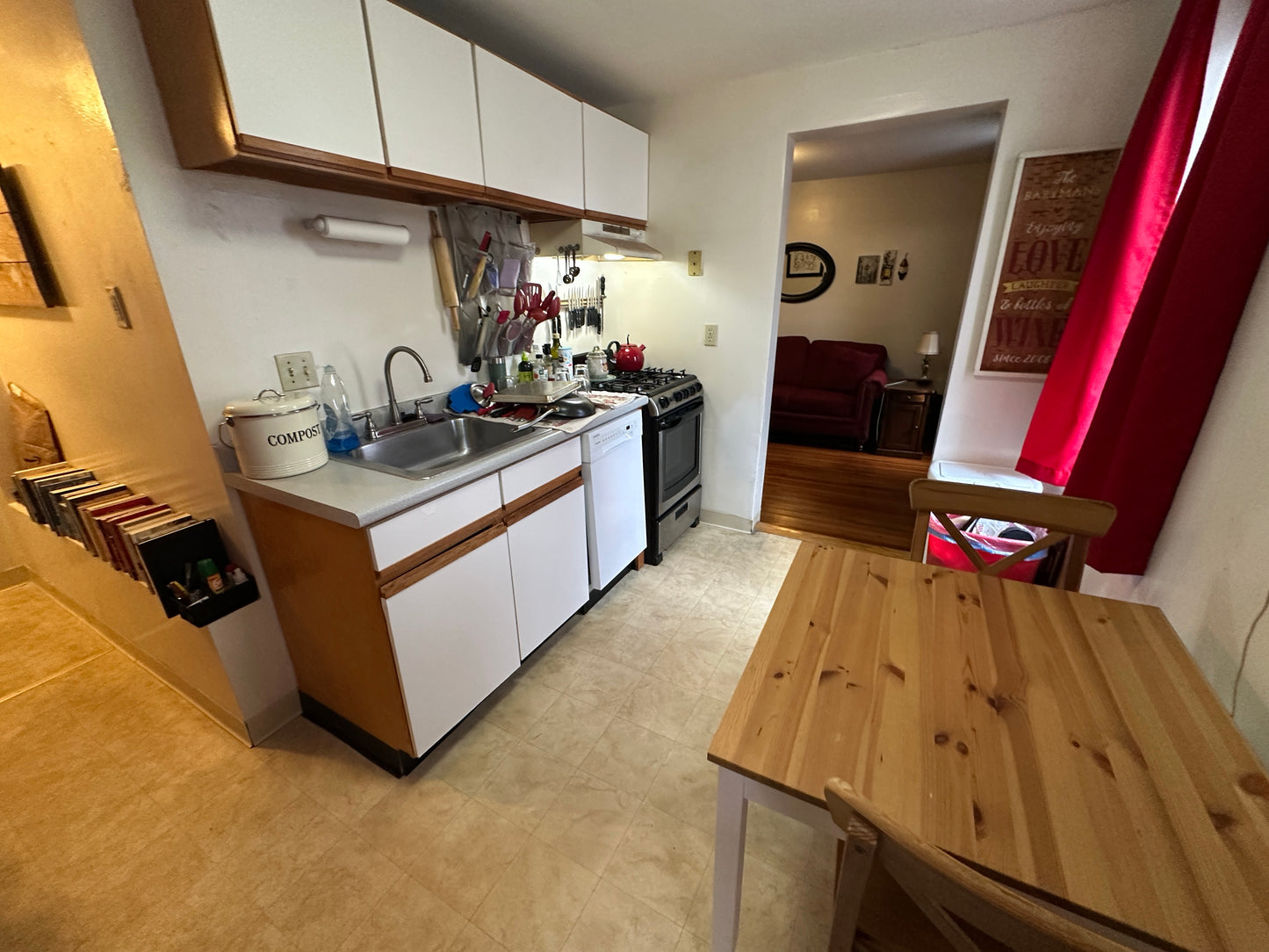 APPLICATION PENDING $2,350 / 352ft2 - ➼Cozy Beacon Hill 2 Room Studio w/No Fee! Available 9/1! (Beacon Hill)