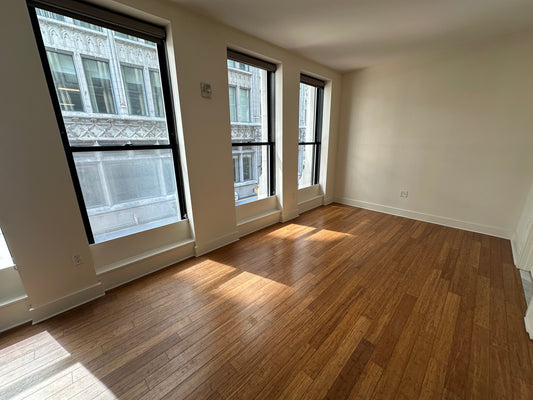 $2,700 / 368ft2 - ➽Chic Midtown Studio Available June! No Fee & Pet-Friendly! (Midtown)