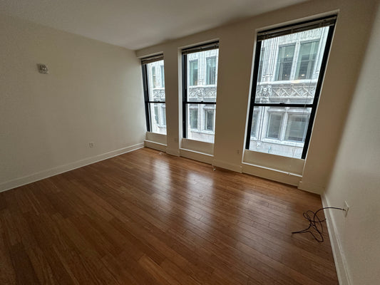 APPLICATION PENDING $3,000 / 1br - 602ft2 - ➽Airy Midtown 1 Bedroom Available Now! No Fee & Pet-Friendly! (Midtown)