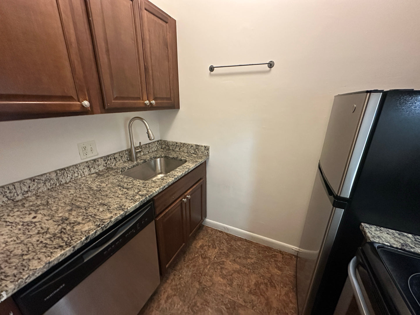 $2,850 / 1br - ➽Charming Bay Village 1 Bedroom Available Now! (Bay Village)
