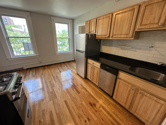 RENTED/OFF MARKET $2,450 / 363ft2 - ➼Stunning Beacon Hill 2 Room Studio w/No Fee! Available Now! (Beacon Hill)