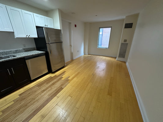 $3,025 / 1br - 460ft2 - ➽Vibrant Downtown 1 Bedroom Available August! Pet-Friendly! No Fee! (Theatre District)