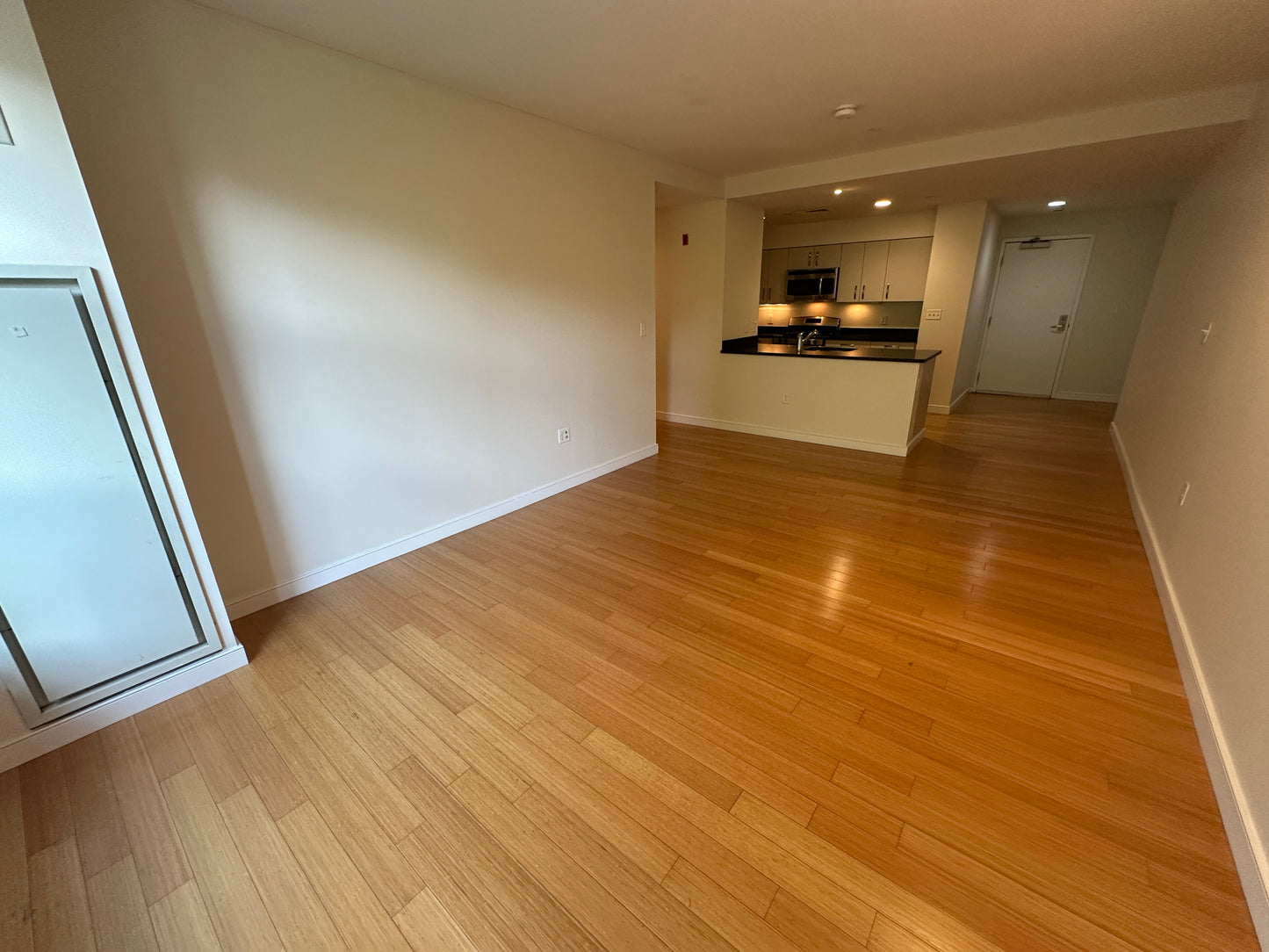 $3,400 / 1br - 744ft2 - ➽Tranquil South End 1 Bedroom Available September! Pet OK & No Fee! (South End)