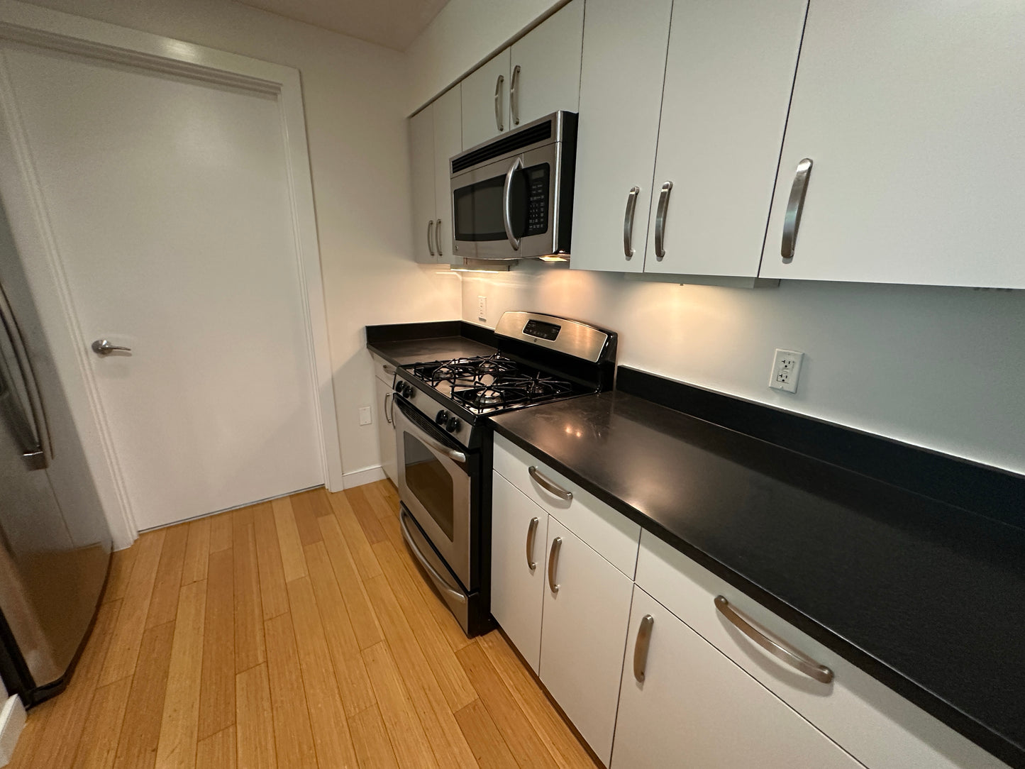 $3,400 / 1br - 744ft2 - ➽Tranquil South End 1 Bedroom Available September! Pet OK & No Fee! (South End)