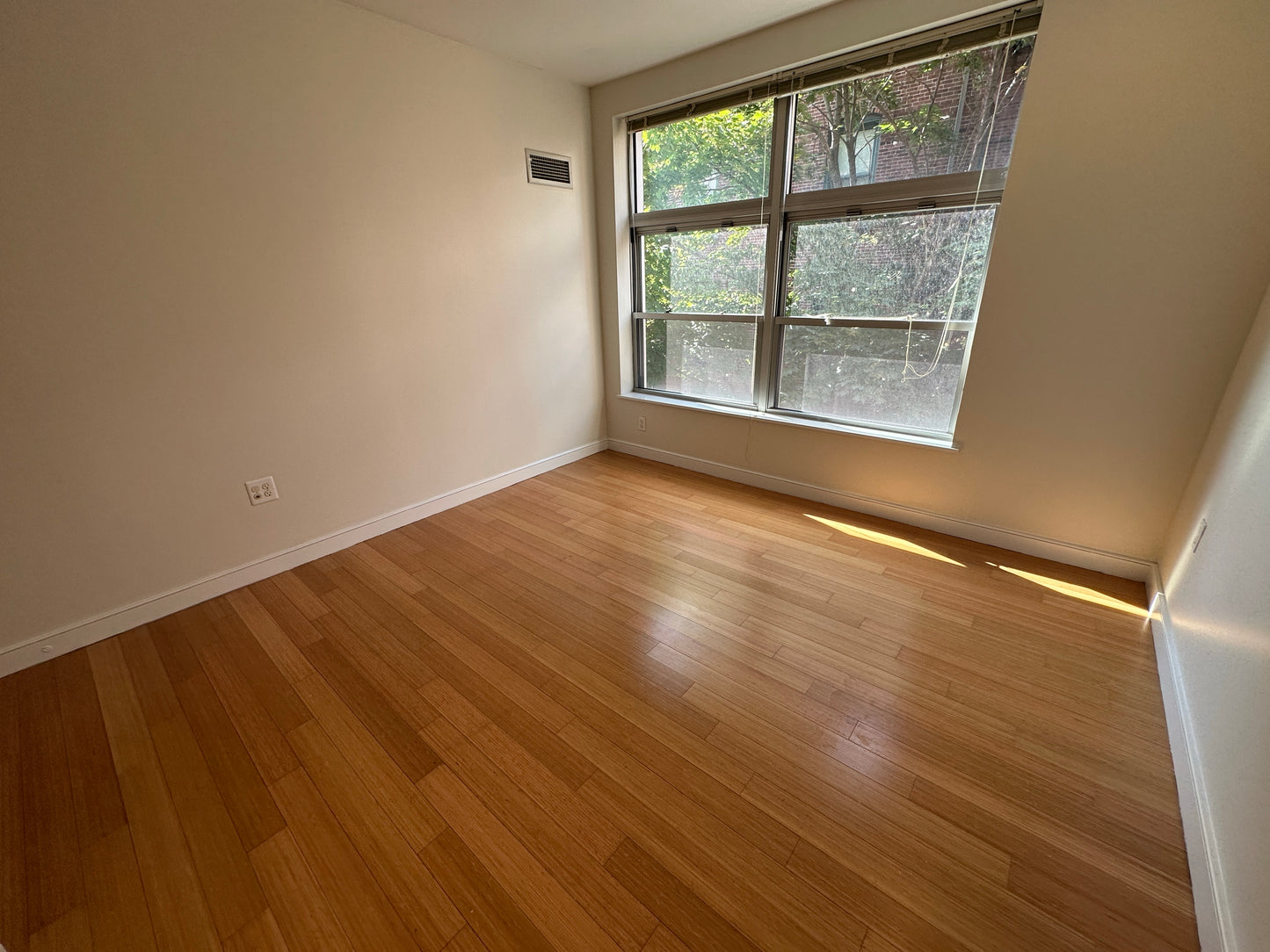 $3,400 / 1br - 744ft2 - ➽Tranquil South End 1 Bedroom Available September! Pet OK & No Fee! (South End)