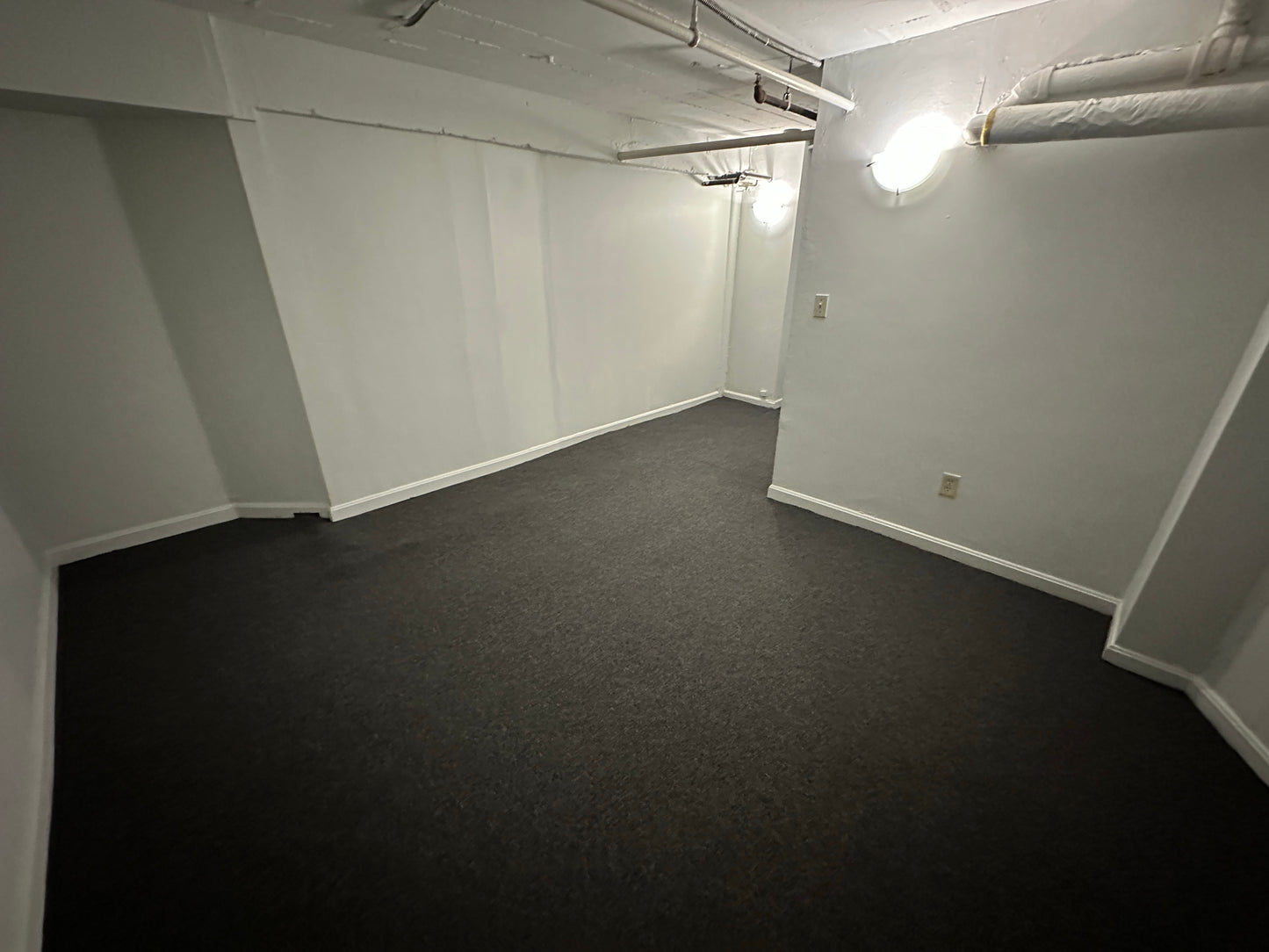 APPLICATION PENDING $1,650 / 371ft2 - ➽Cozy Mission Hill Basement Studio Available Now! No Fee! (Mission Hill)