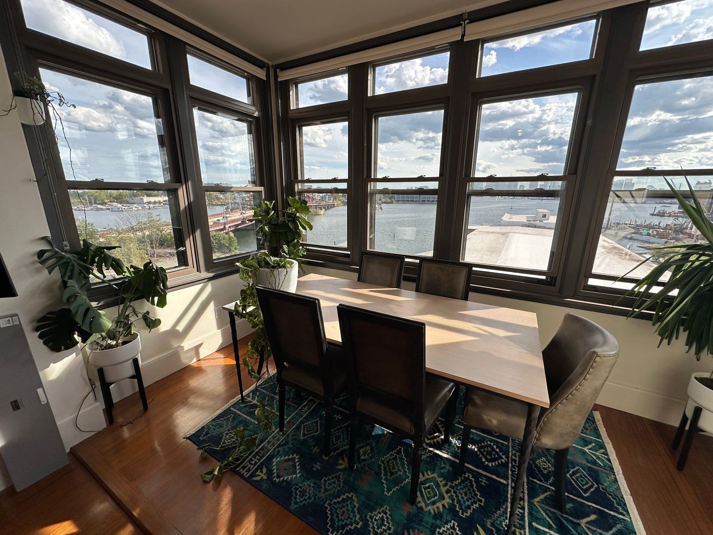 APPLICATION PENDING $3,000 / 1br - 900ft2 - ➽Incredible Chelsea Waterfront Penthouse 1 Bed 1.5 Bath Avail. 10/1! (Chelsea - Waterfront)