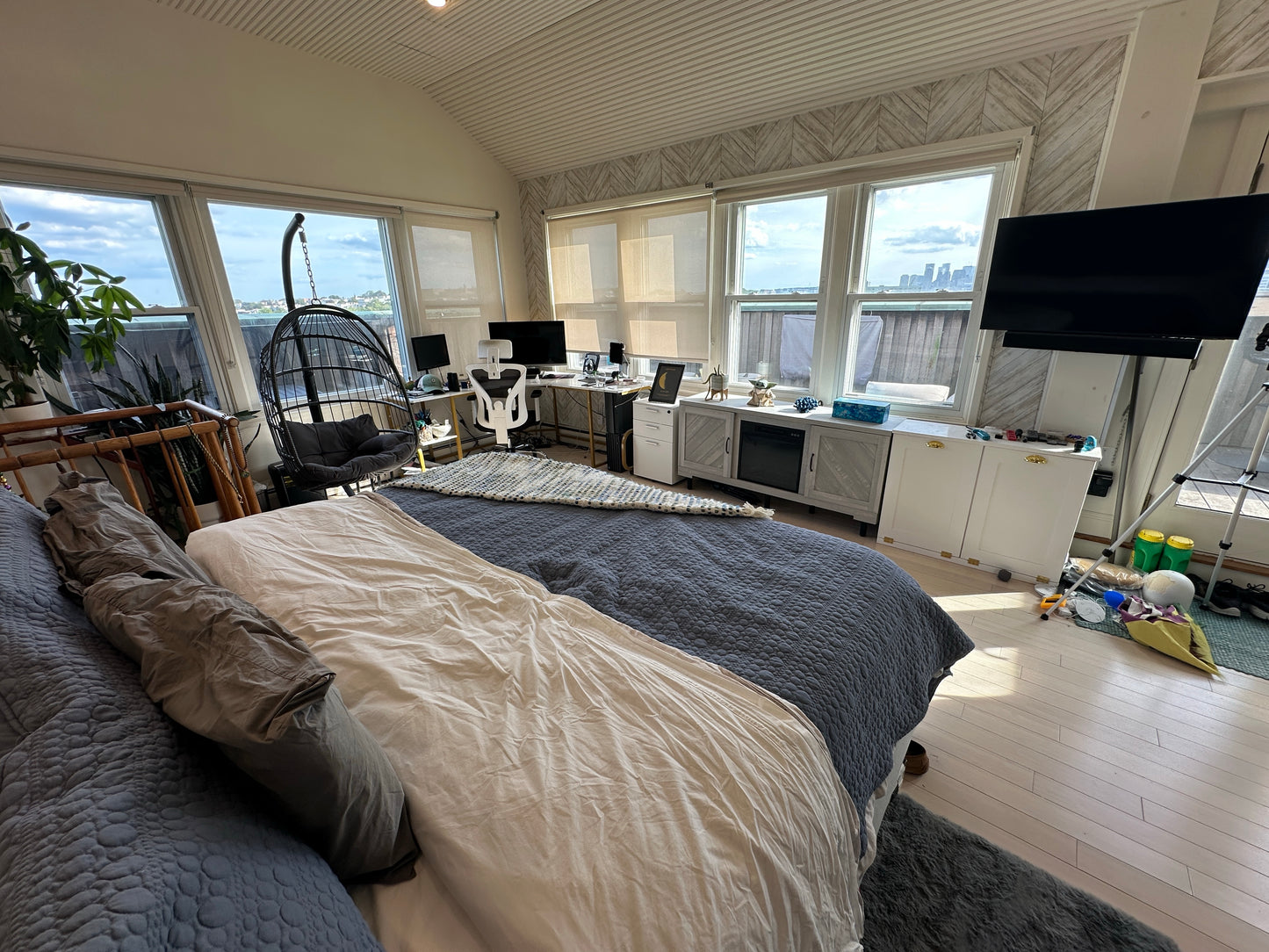 APPLICATION PENDING $3,000 / 1br - 900ft2 - ➽Incredible Chelsea Waterfront Penthouse 1 Bed 1.5 Bath Avail. 10/1! (Chelsea - Waterfront)