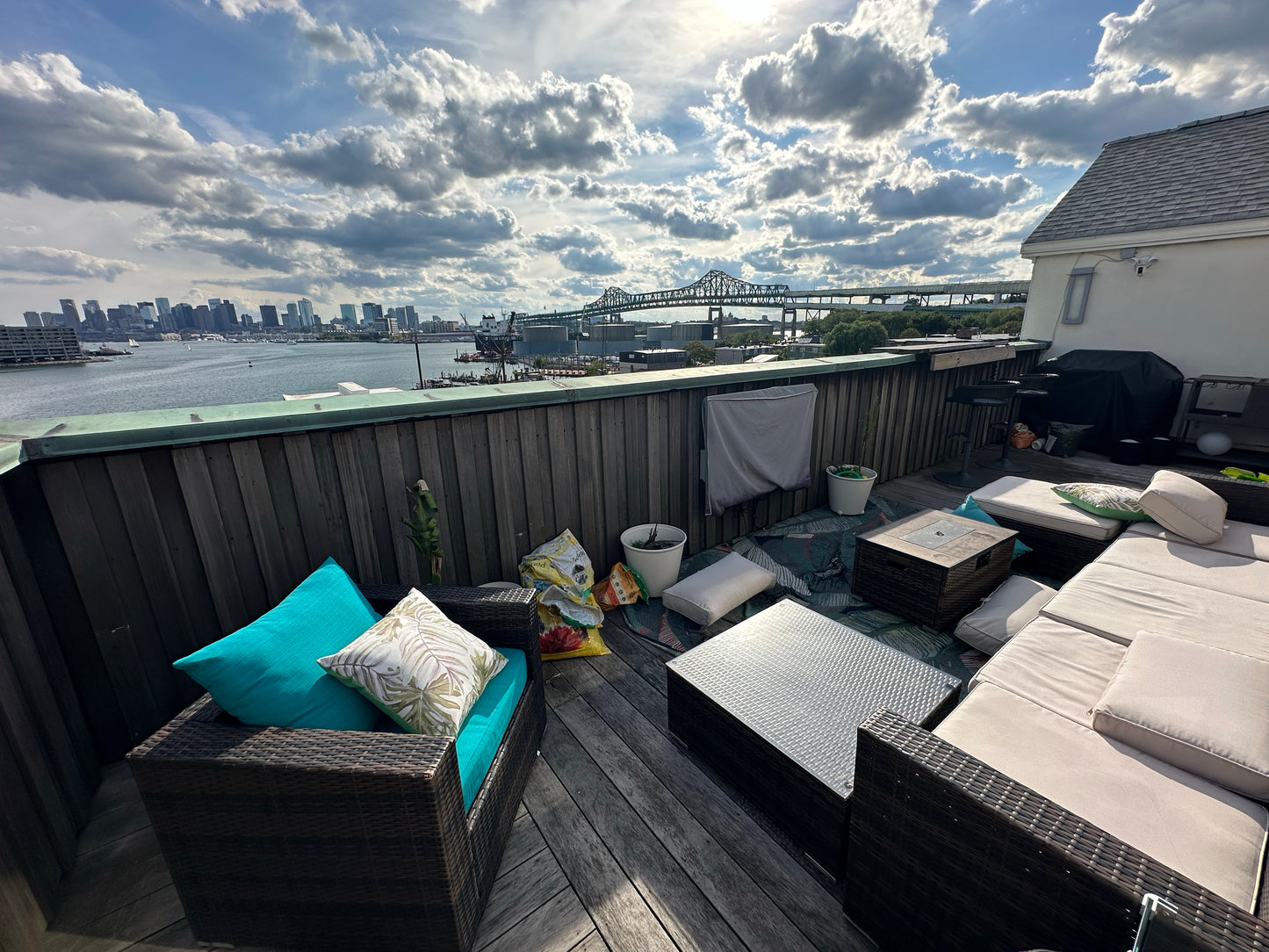 APPLICATION PENDING $3,000 / 1br - 900ft2 - ➽Incredible Chelsea Waterfront Penthouse 1 Bed 1.5 Bath Avail. 10/1! (Chelsea - Waterfront)