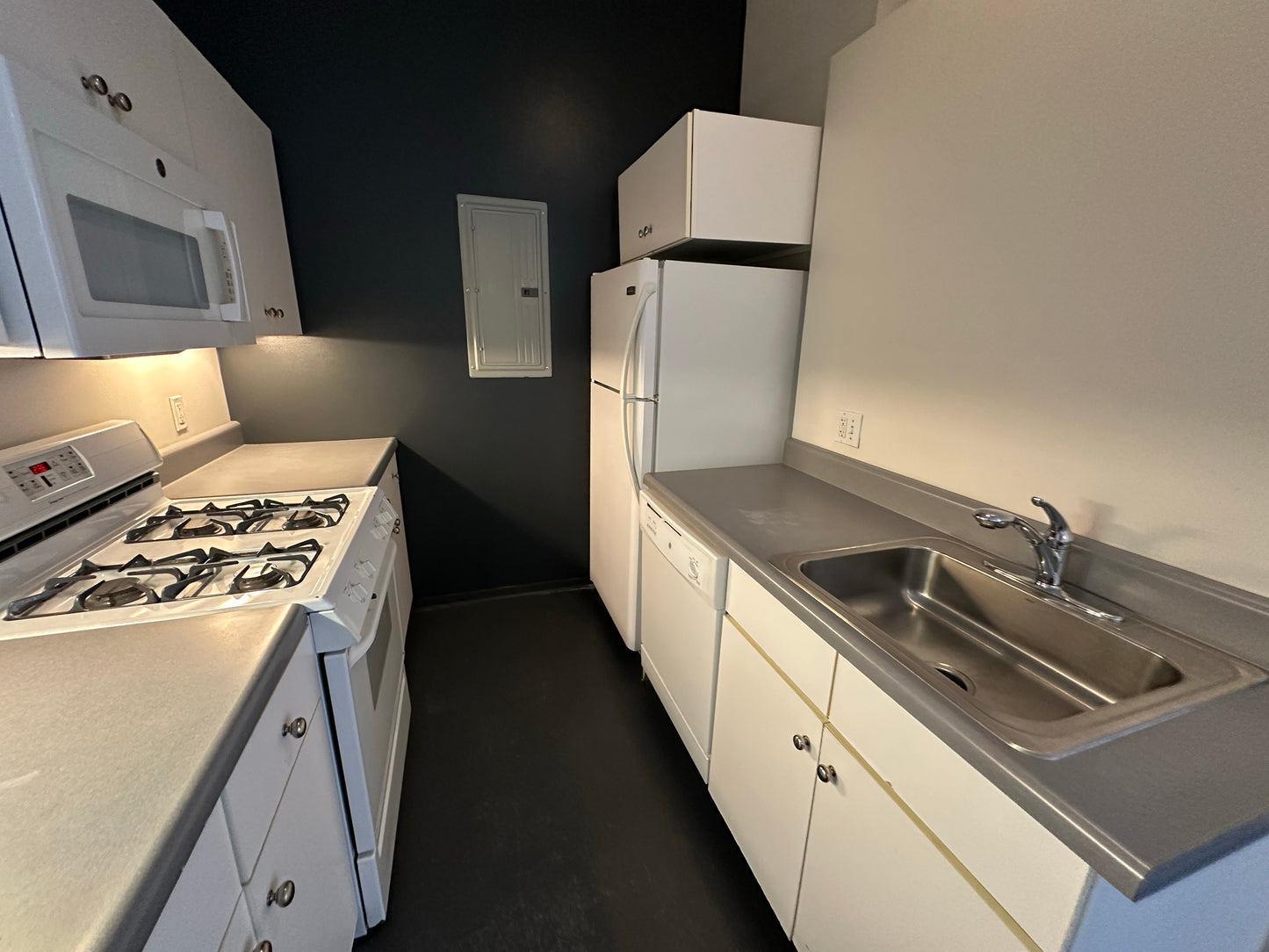 $3,485 / 2br - 900ft2 - ➽Beautiful South End 2 Bedroom Available Now! No Fee! (South End)