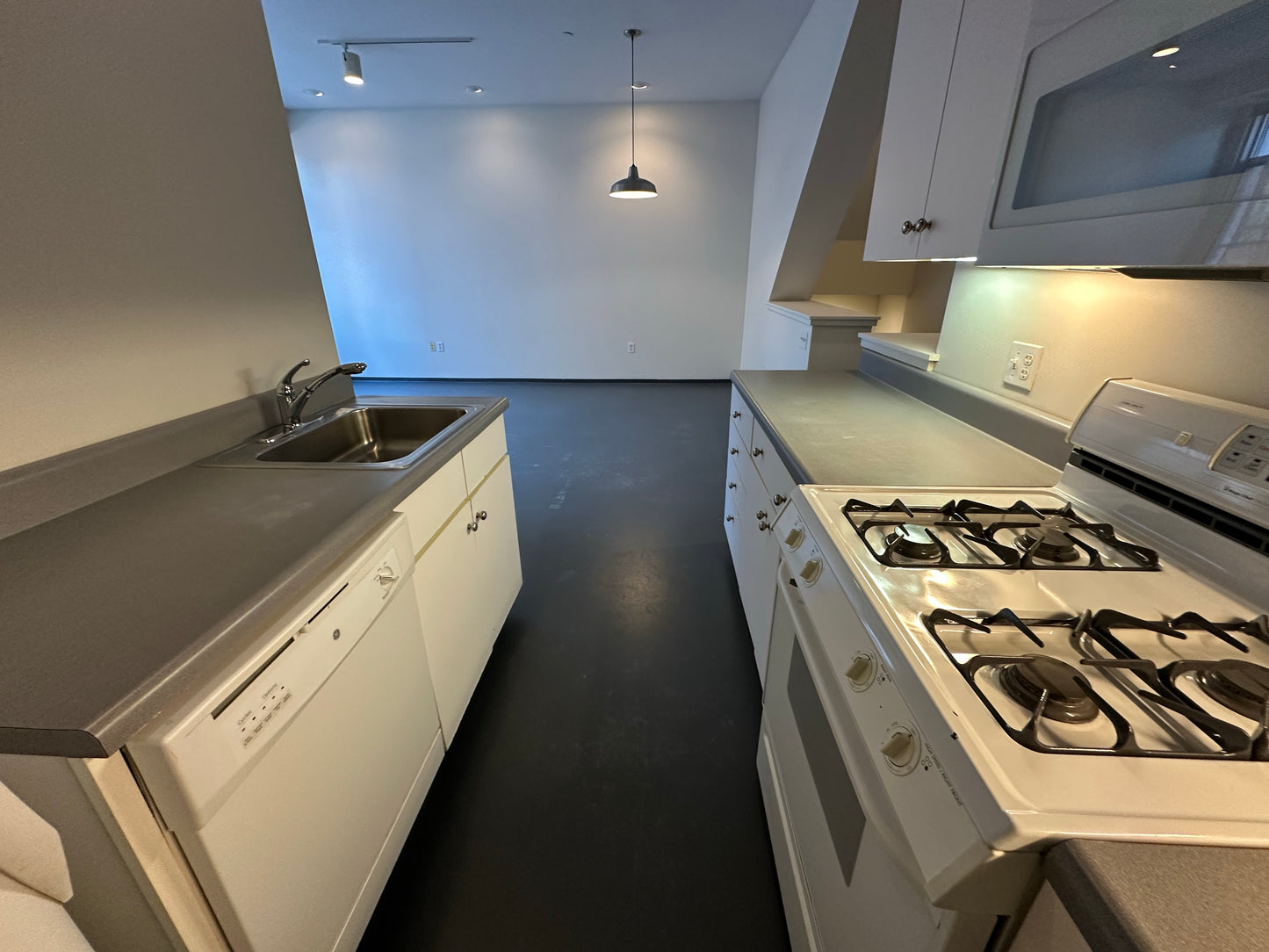 $3,485 / 2br - 900ft2 - ➽Beautiful South End 2 Bedroom Available Now! No Fee! (South End)