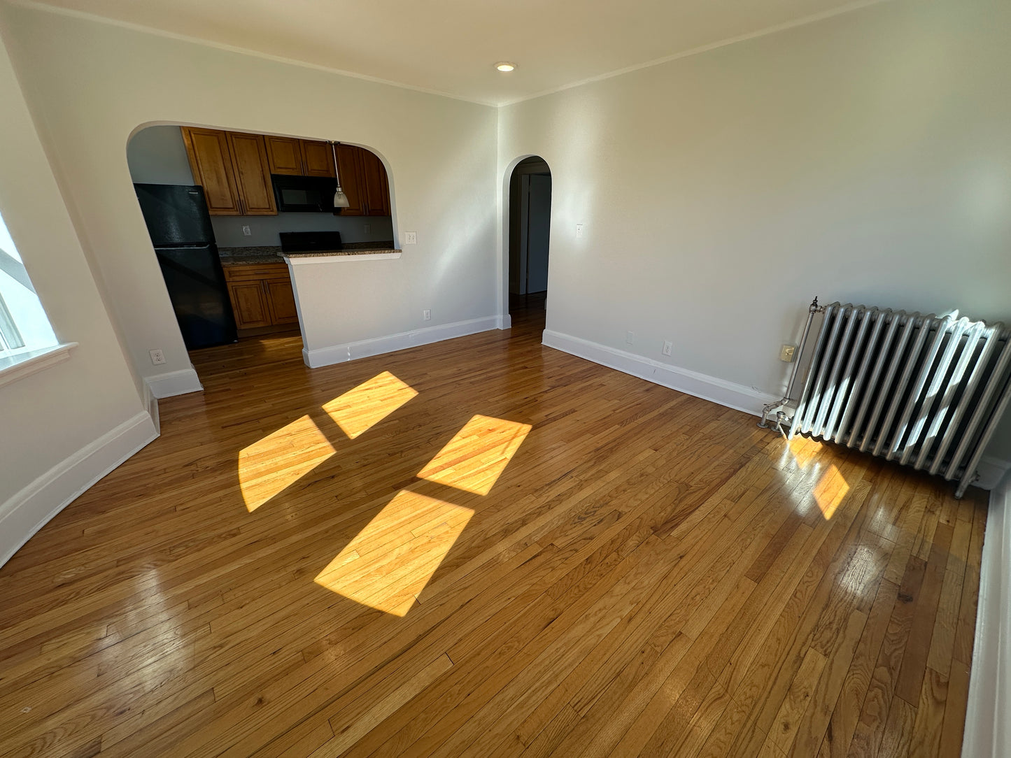 $2,660 / 2br - 815ft2 - ➽Stunning Somerville 2 Bedroom Available Now! No Fee! HT/HW Included! (Winter Hill)