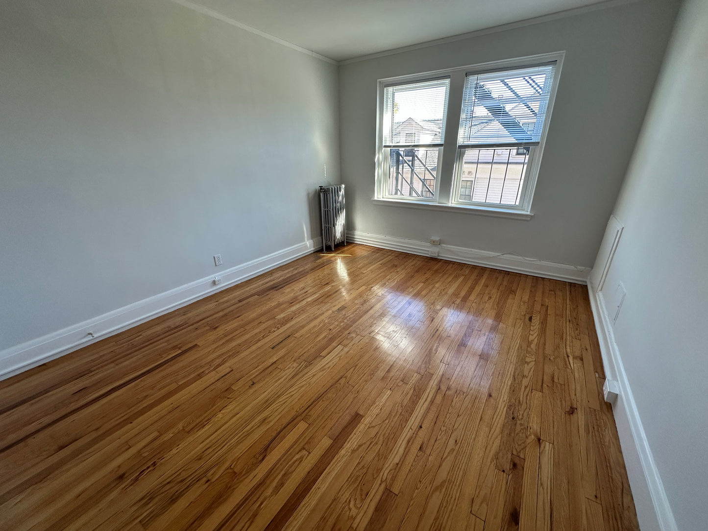 $2,660 / 2br - 815ft2 - ➽Stunning Somerville 2 Bedroom Available Now! No Fee! HT/HW Included! (Winter Hill)