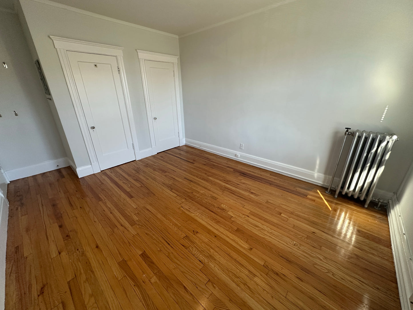 $2,660 / 2br - 815ft2 - ➽Stunning Somerville 2 Bedroom Available Now! No Fee! HT/HW Included! (Winter Hill)