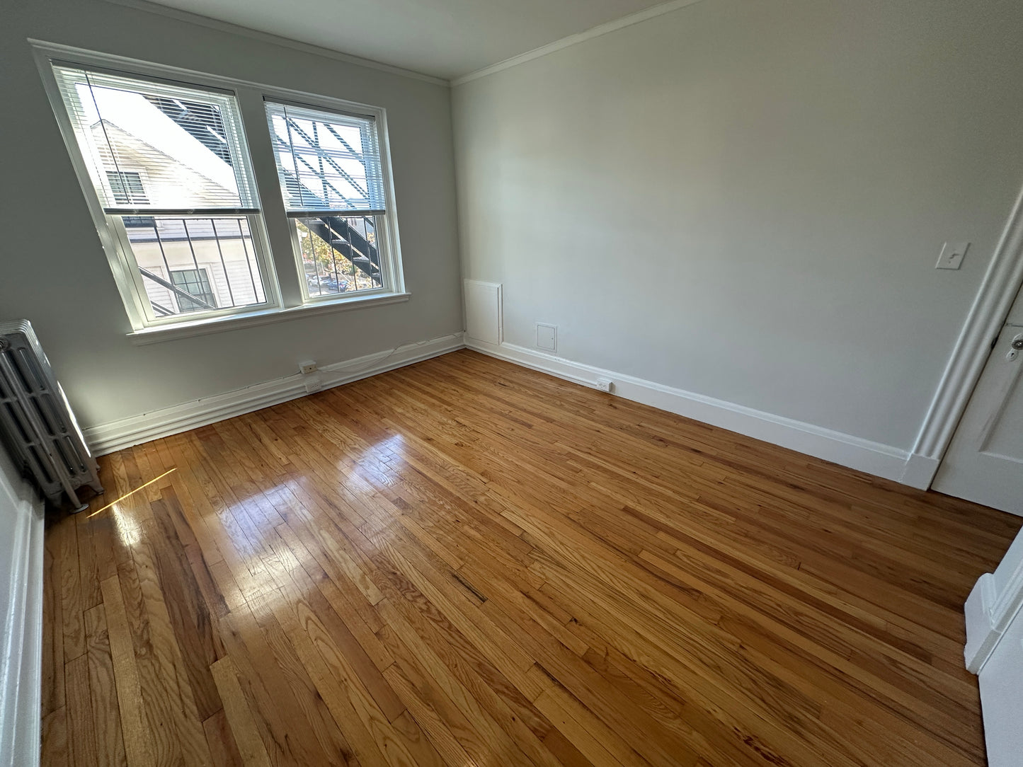 $2,660 / 2br - 815ft2 - ➽Stunning Somerville 2 Bedroom Available Now! No Fee! HT/HW Included! (Winter Hill)