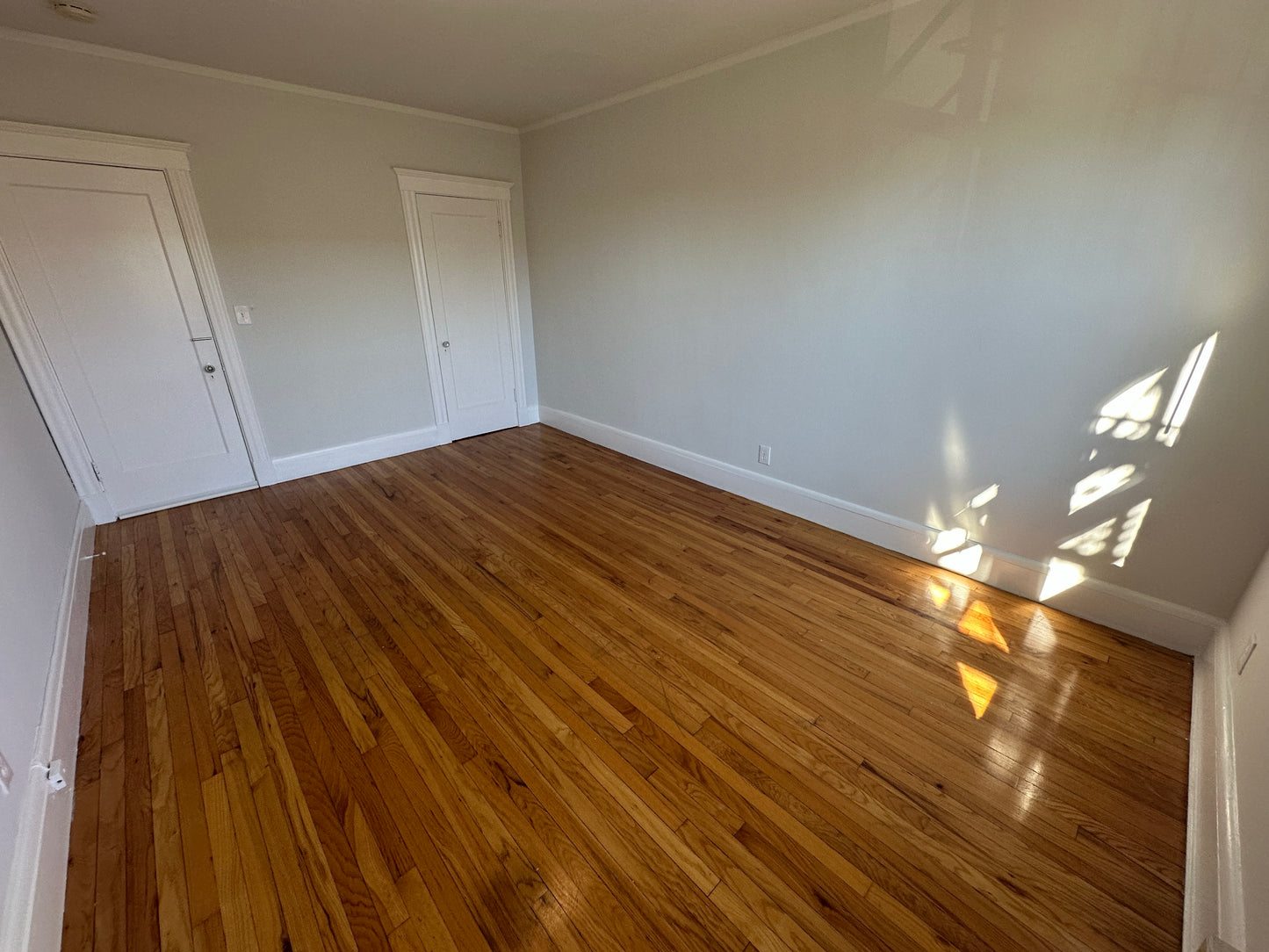 $2,660 / 2br - 815ft2 - ➽Stunning Somerville 2 Bedroom Available Now! No Fee! HT/HW Included! (Winter Hill)